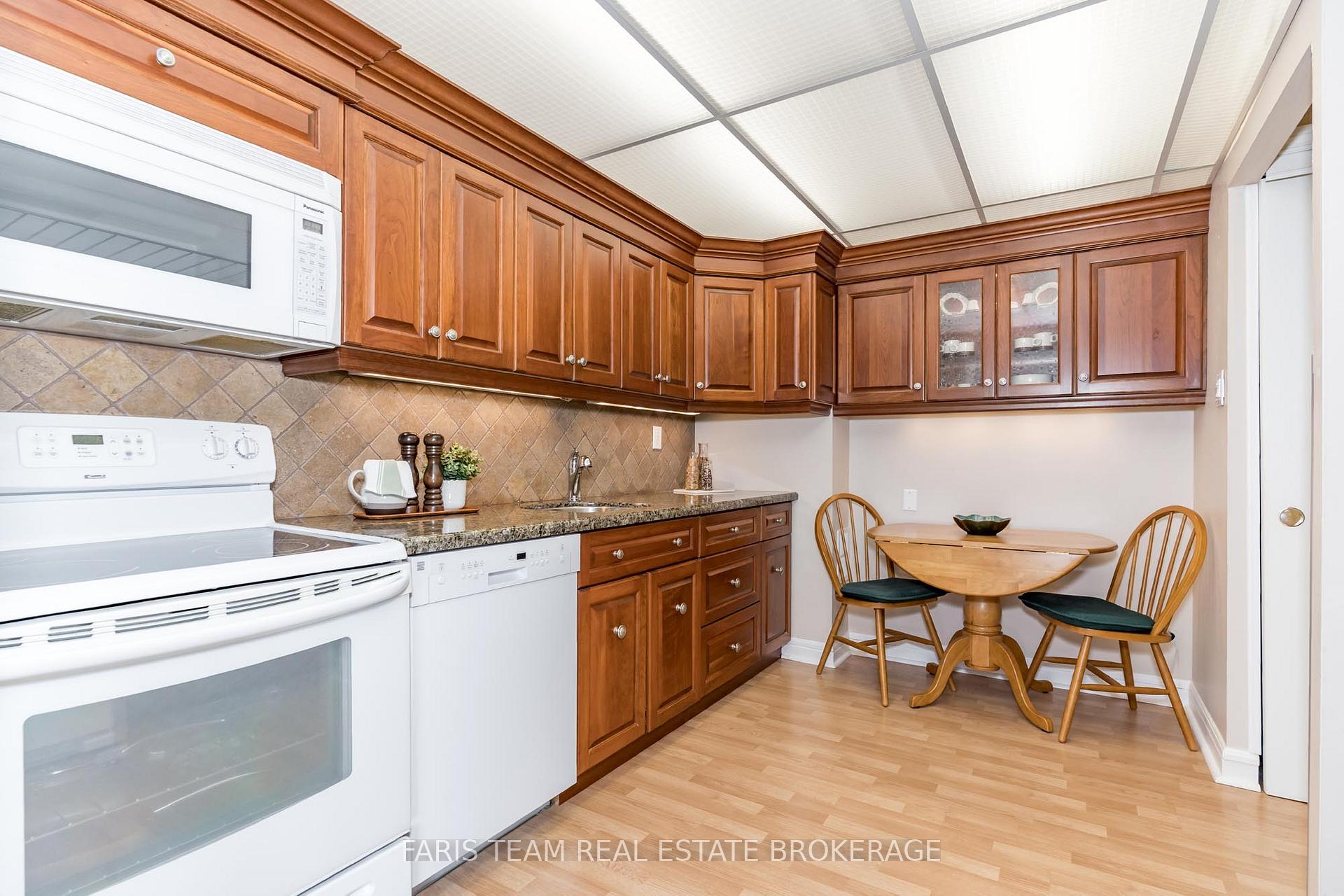 Photo 7 of Unit 1006, 181 Collier Street, Barrie, North Shore — HOMEH