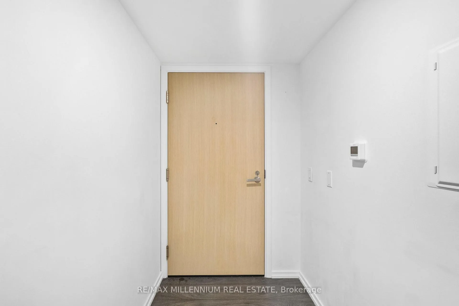 Photo 5 of Unit 802, 5 Soudan Avenue, Toronto, Mount Pleasant West — HOMEH