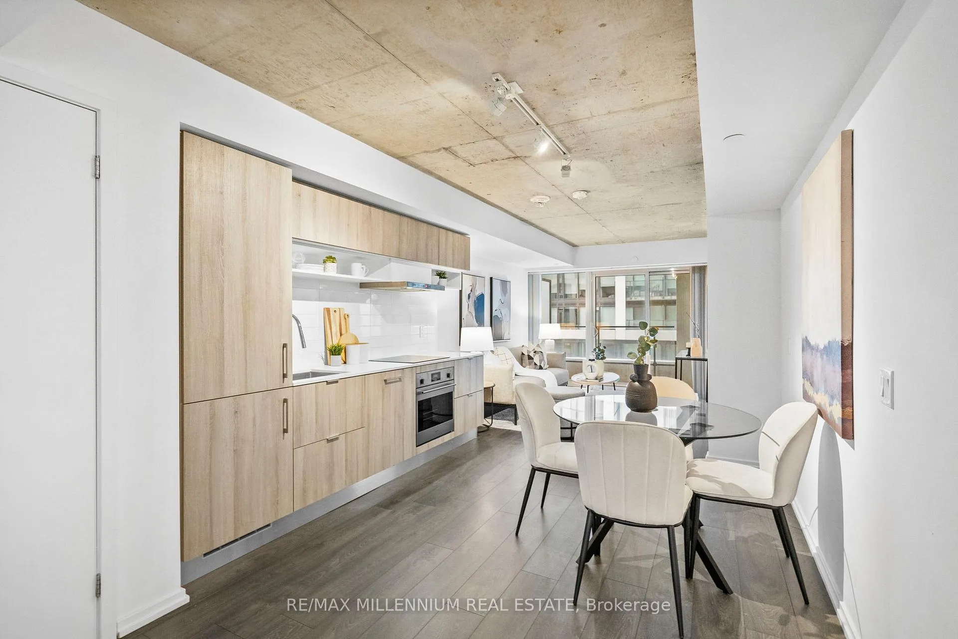 Photo 10 of Unit 802, 5 Soudan Avenue, Toronto, Mount Pleasant West — HOMEH