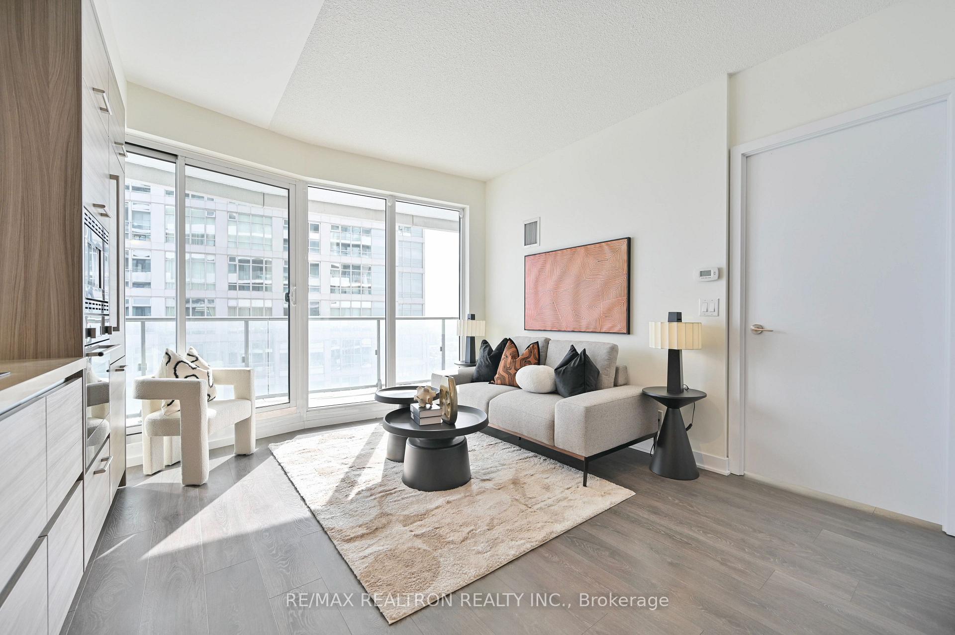 Photo 2 of Unit 4205, 2221 Yonge Street, Toronto, Mount Pleasant West — HOMEH