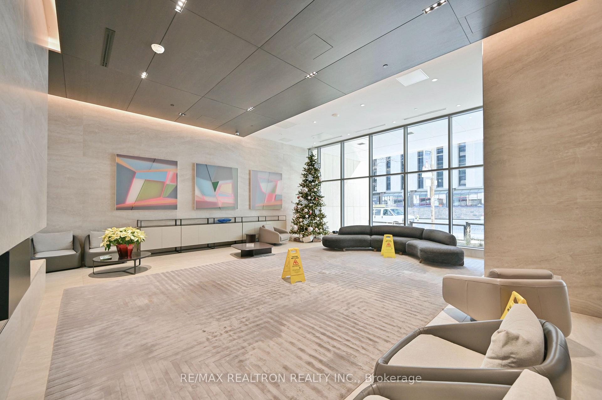 Photo 4 of Unit 4205, 2221 Yonge Street, Toronto, Mount Pleasant West — HOMEH