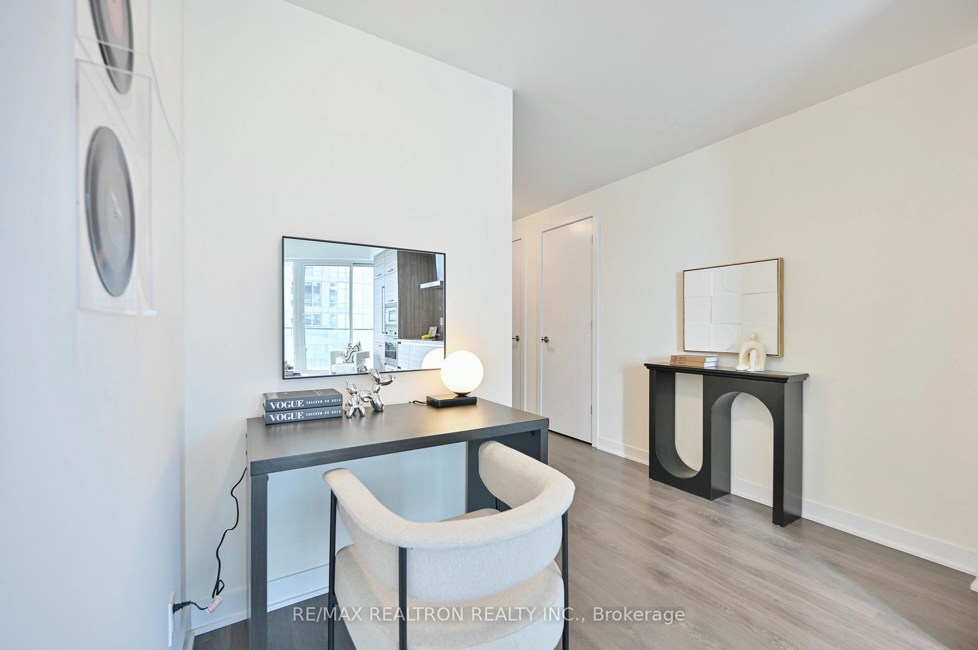 Photo 9 of Unit 4205, 2221 Yonge Street, Toronto, Mount Pleasant West — HOMEH