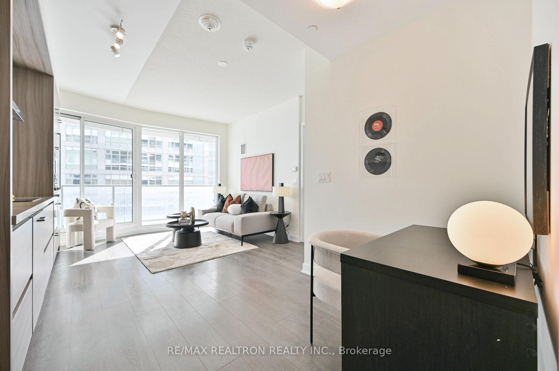Photo 11 of Unit 4205, 2221 Yonge Street, Toronto, Mount Pleasant West — HOMEH