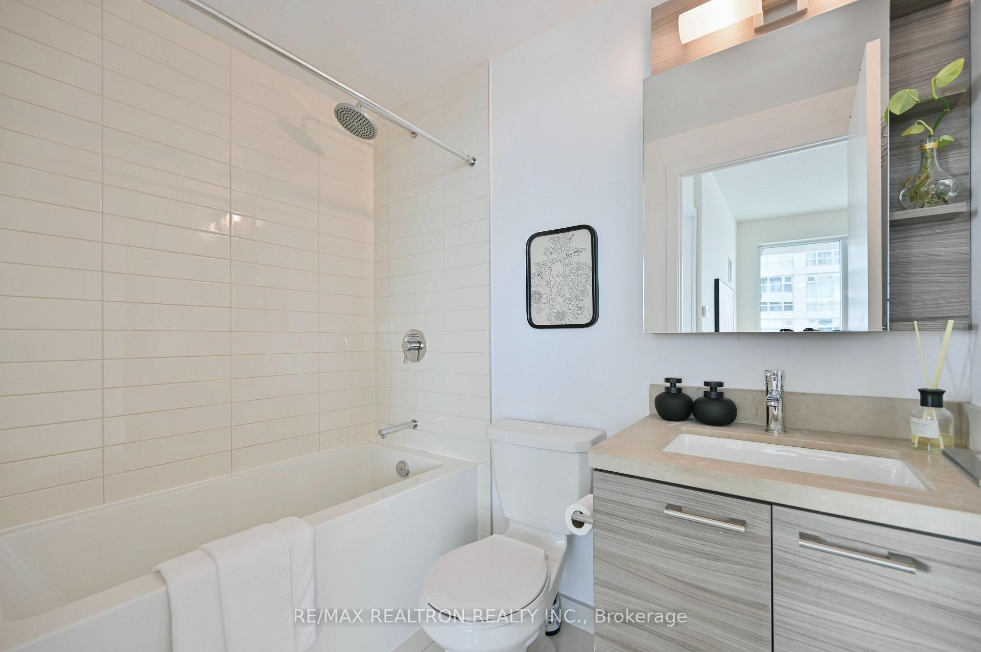 Photo 35 of Unit 4205, 2221 Yonge Street, Toronto, Mount Pleasant West — HOMEH