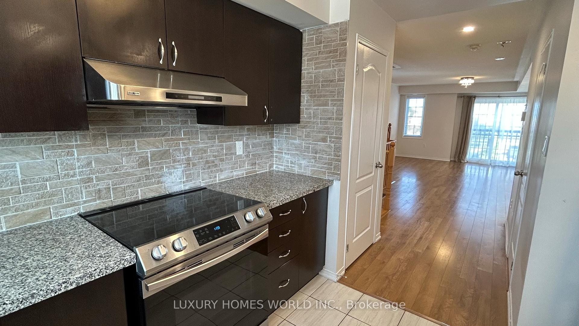 Photo 7 of Unit 8, 2552 Bromus Path, Oshawa, Windfields — HOMEH