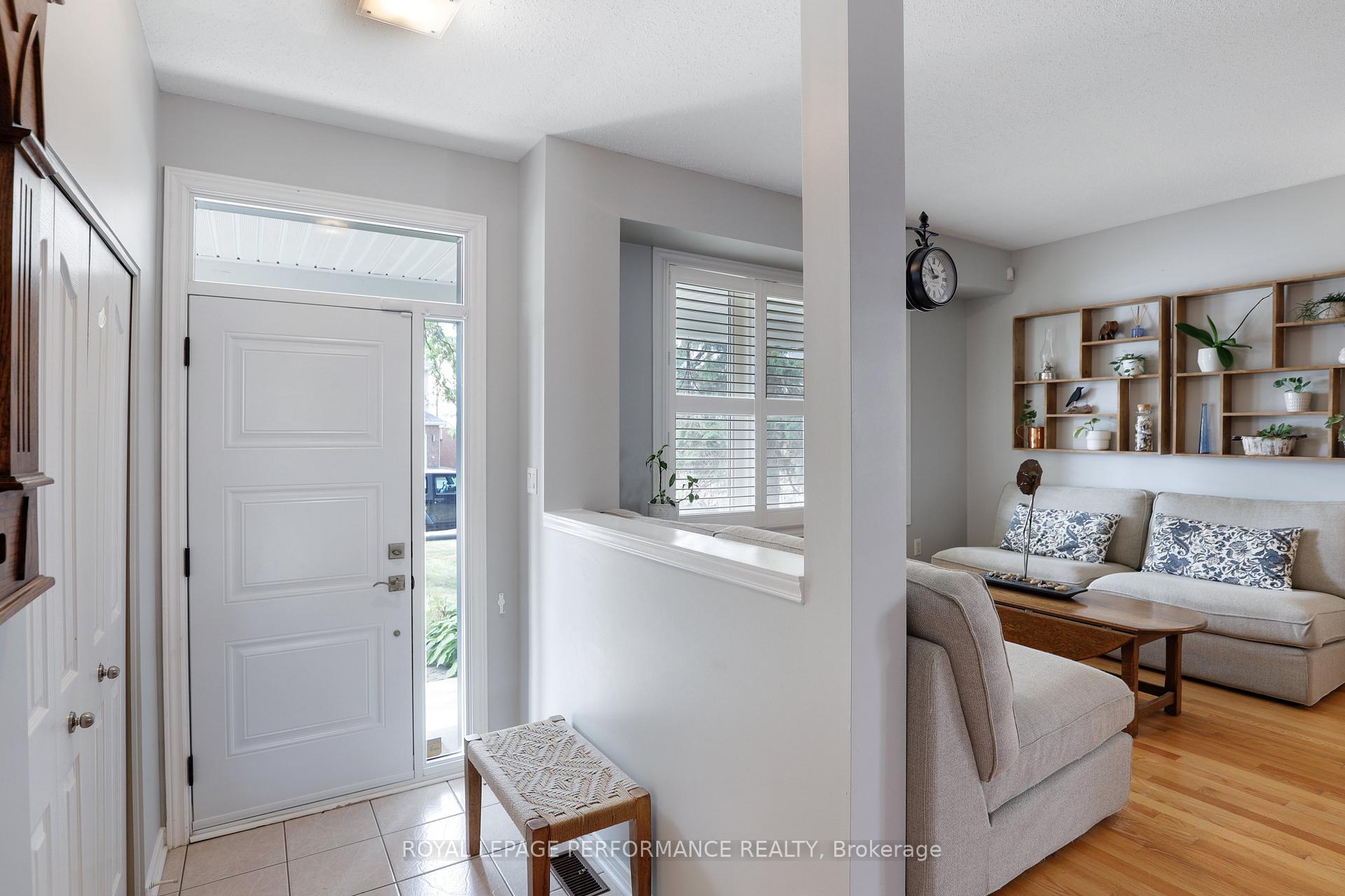 Photo 3 of 824 Covehead Crescent, Ottawa, Riverside South/Gloucester Glen — HOMEH
