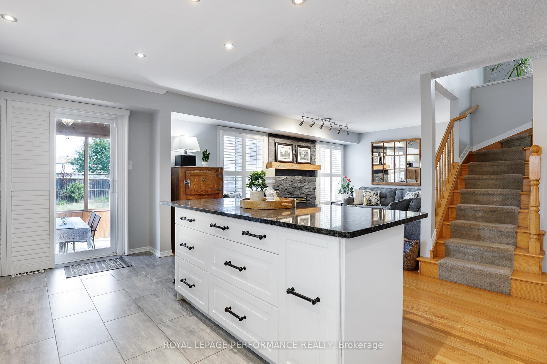 Photo 18 of 824 Covehead Crescent, Ottawa, Riverside South/Gloucester Glen — HOMEH