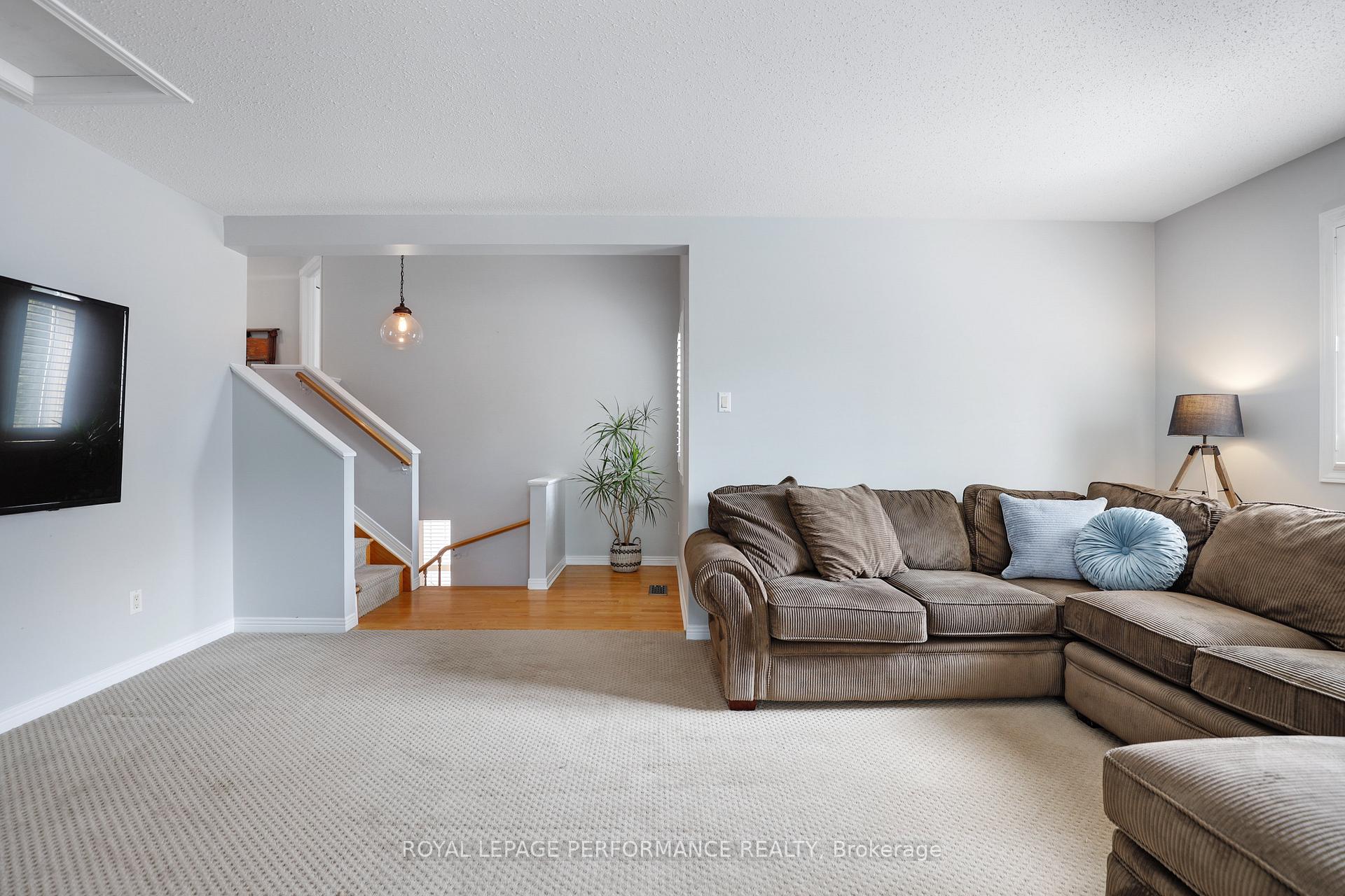 Photo 22 of 824 Covehead Crescent, Ottawa, Riverside South/Gloucester Glen — HOMEH