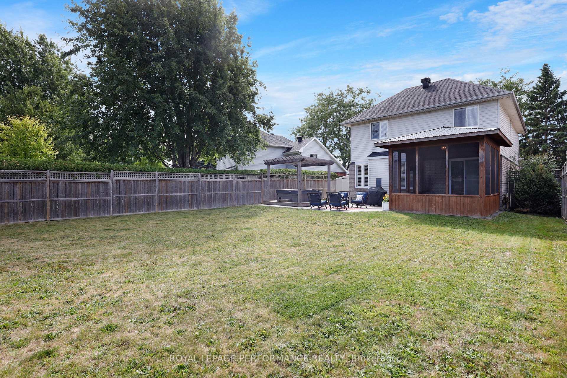 Photo 38 of 824 Covehead Crescent, Ottawa, Riverside South/Gloucester Glen — HOMEH