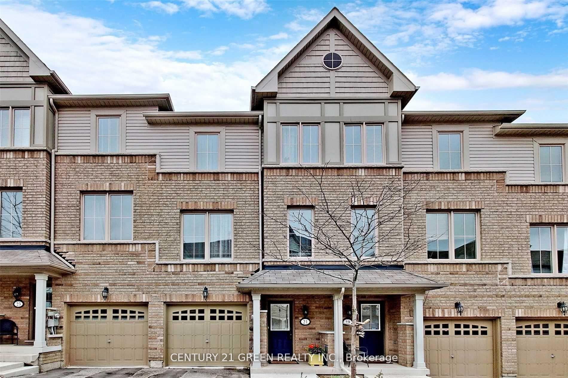Front of 21 Cedar Lake Crescent