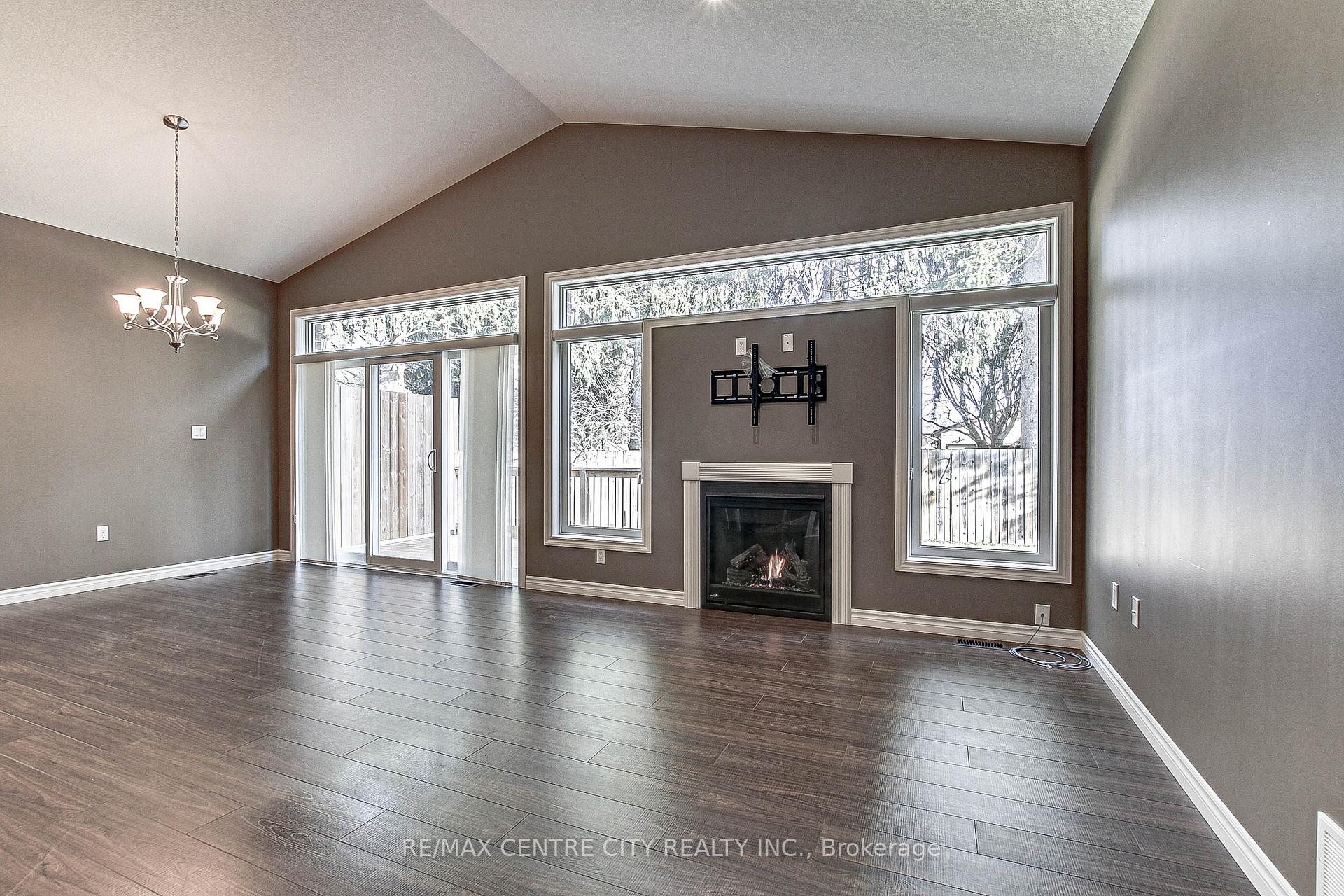 Photo 7 of Unit 7, 1 Vineden Drive, Central Elgin, Lynhurst — HOMEH