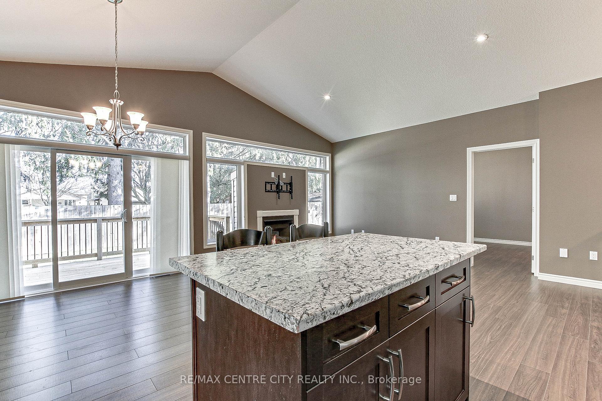 Photo 10 of Unit 7, 1 Vineden Drive, Central Elgin, Lynhurst — HOMEH
