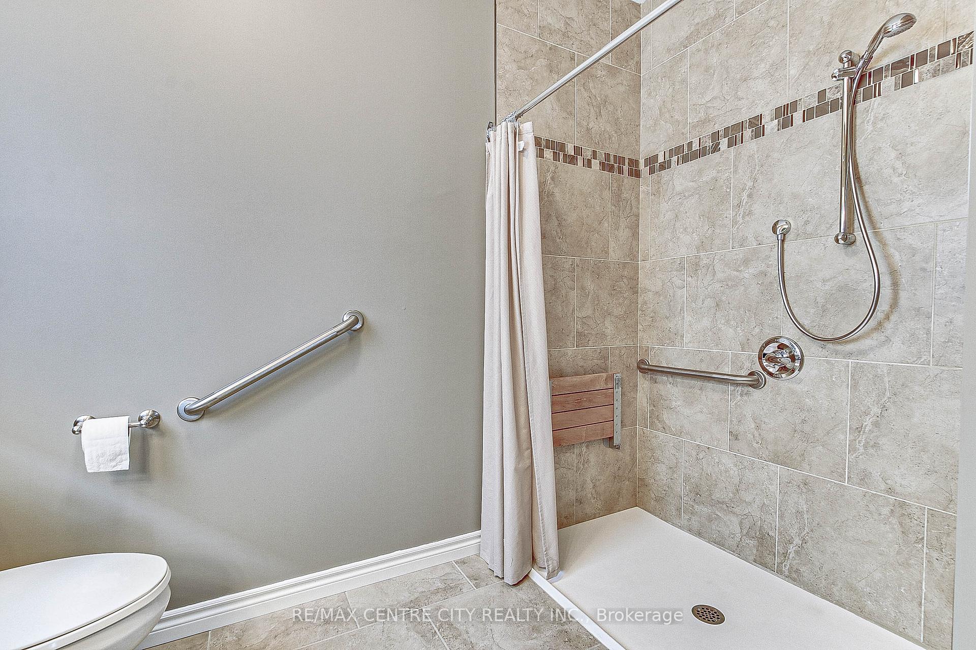 Photo 19 of Unit 7, 1 Vineden Drive, Central Elgin, Lynhurst — HOMEH