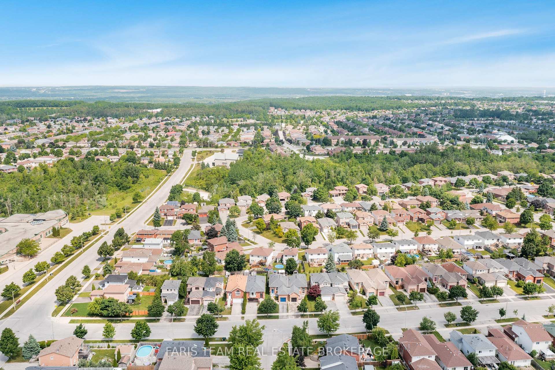 Photo 32 of 16 Athabaska Road, Barrie, Holly — HOMEH