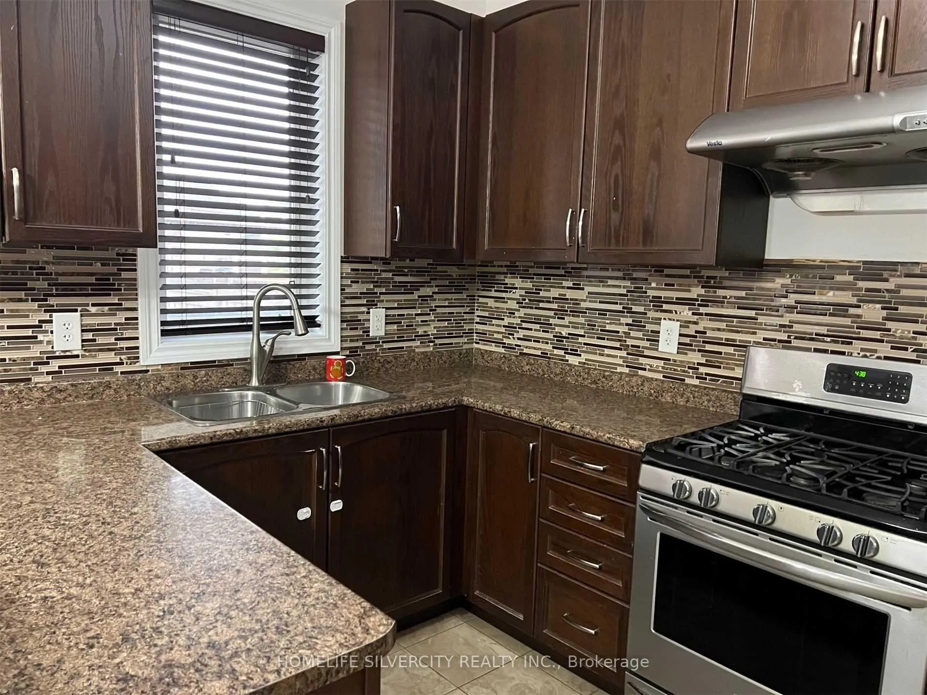 Photo 10 of 87 Summitgreen Crescent, Brampton, Sandringham-Wellington — HOMEH