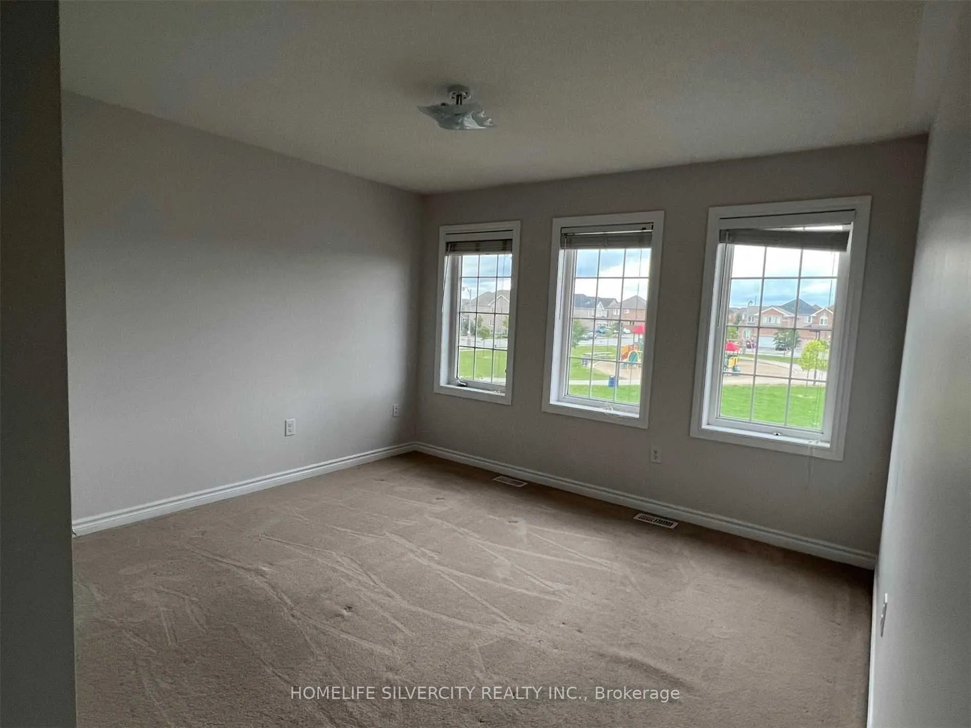 Photo 14 of 87 Summitgreen Crescent, Brampton, Sandringham-Wellington — HOMEH
