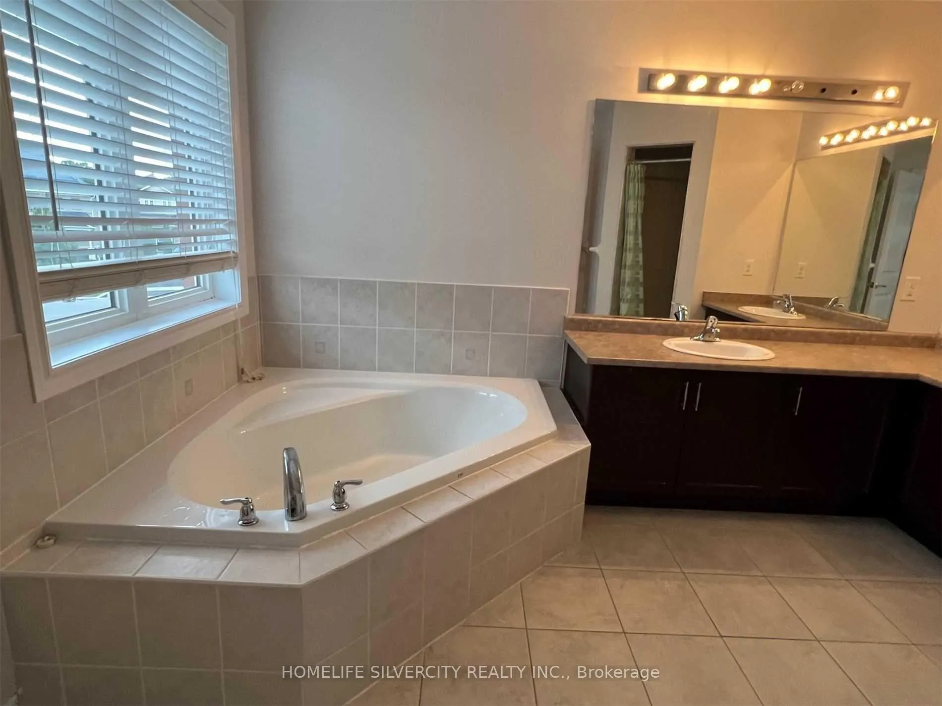 Photo 21 of 87 Summitgreen Crescent, Brampton, Sandringham-Wellington — HOMEH