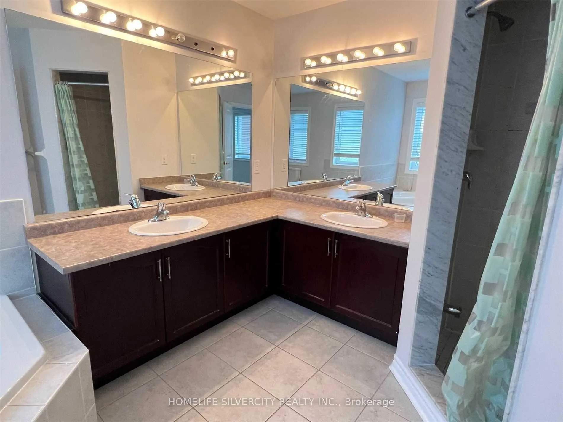 Photo 24 of 87 Summitgreen Crescent, Brampton, Sandringham-Wellington — HOMEH