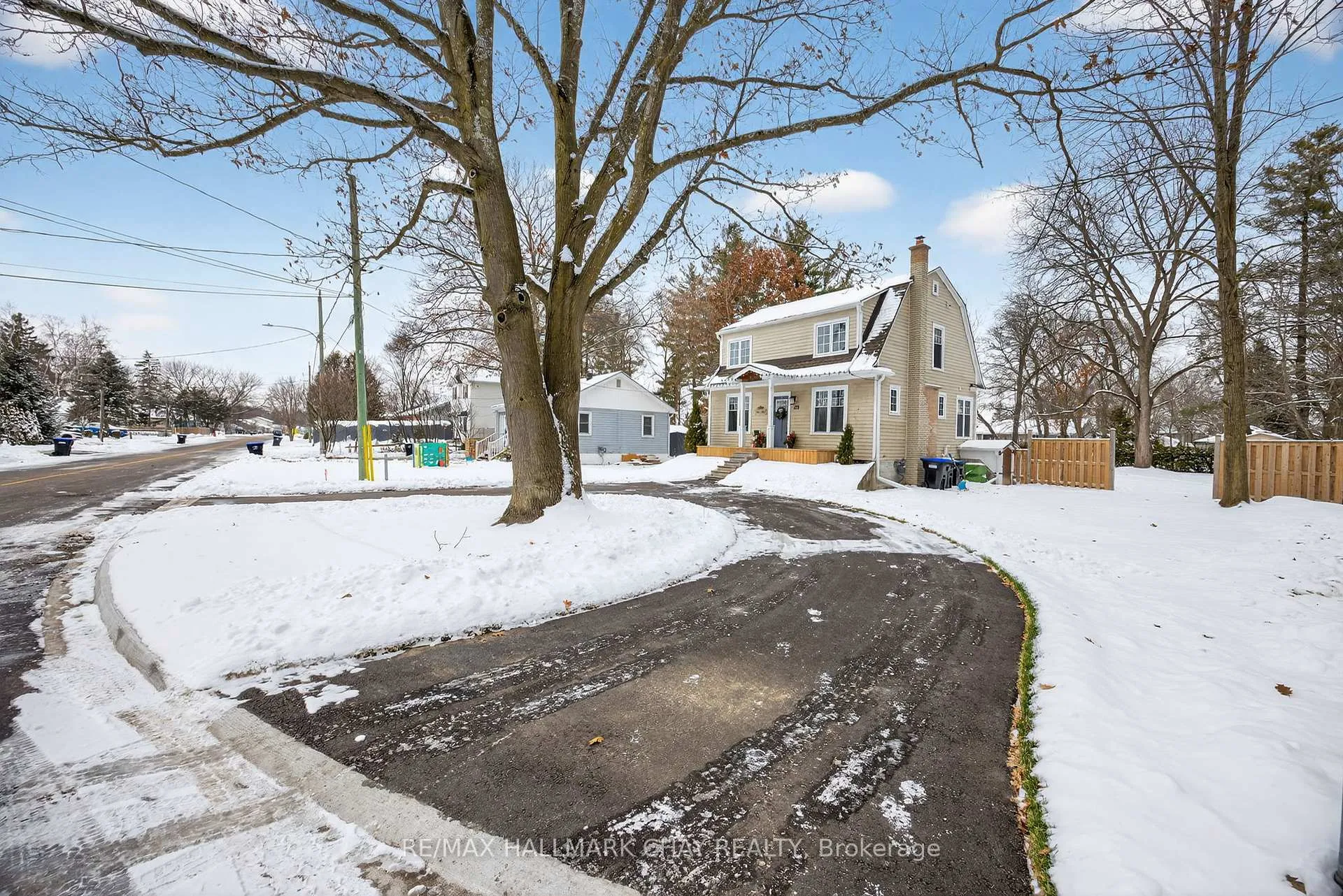 Photo 11 of 129 Simcoe Street, Essa, Angus — HOMEH