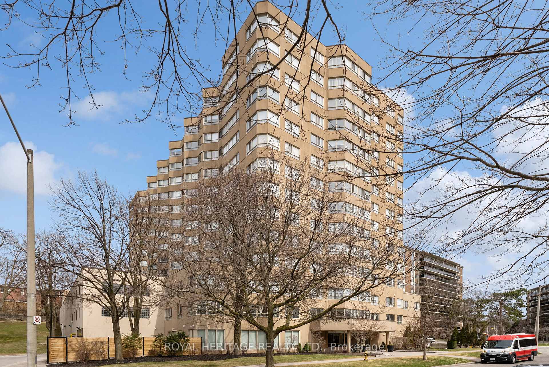 Photo 2 of Unit 1203, 4 Park Vista Crescent, Toronto, O'Connor-Parkview — HOMEH