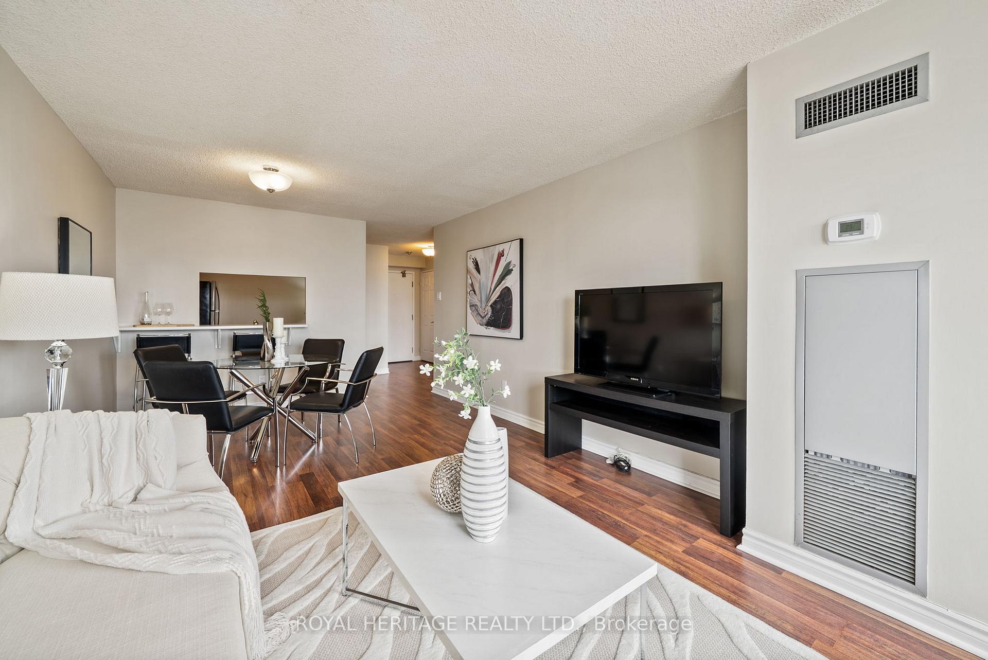 Photo 7 of Unit 1203, 4 Park Vista Crescent, Toronto, O'Connor-Parkview — HOMEH