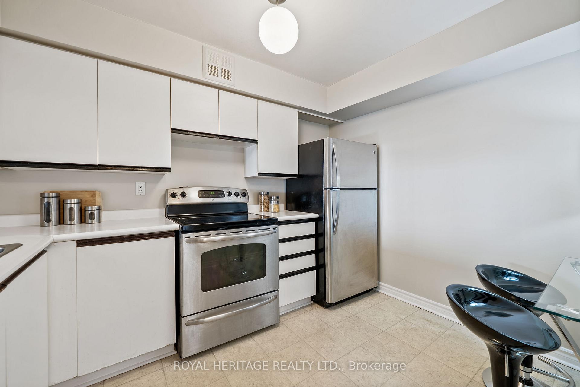Photo 9 of Unit 1203, 4 Park Vista Crescent, Toronto, O'Connor-Parkview — HOMEH
