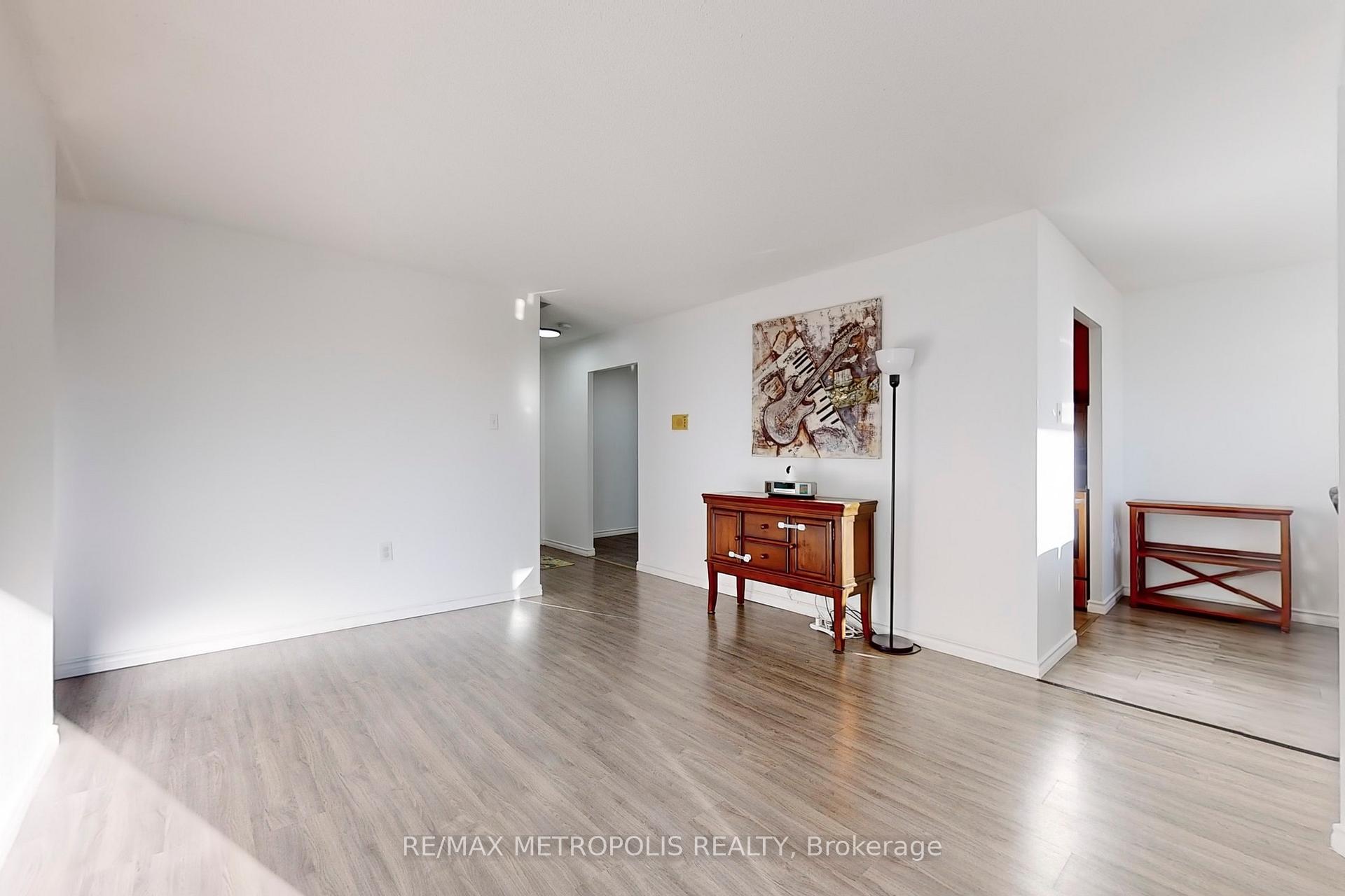 Photo 3 of Unit 106, 4060 Lawrence Avenue E, Scarborough, West Hill — HOMEH
