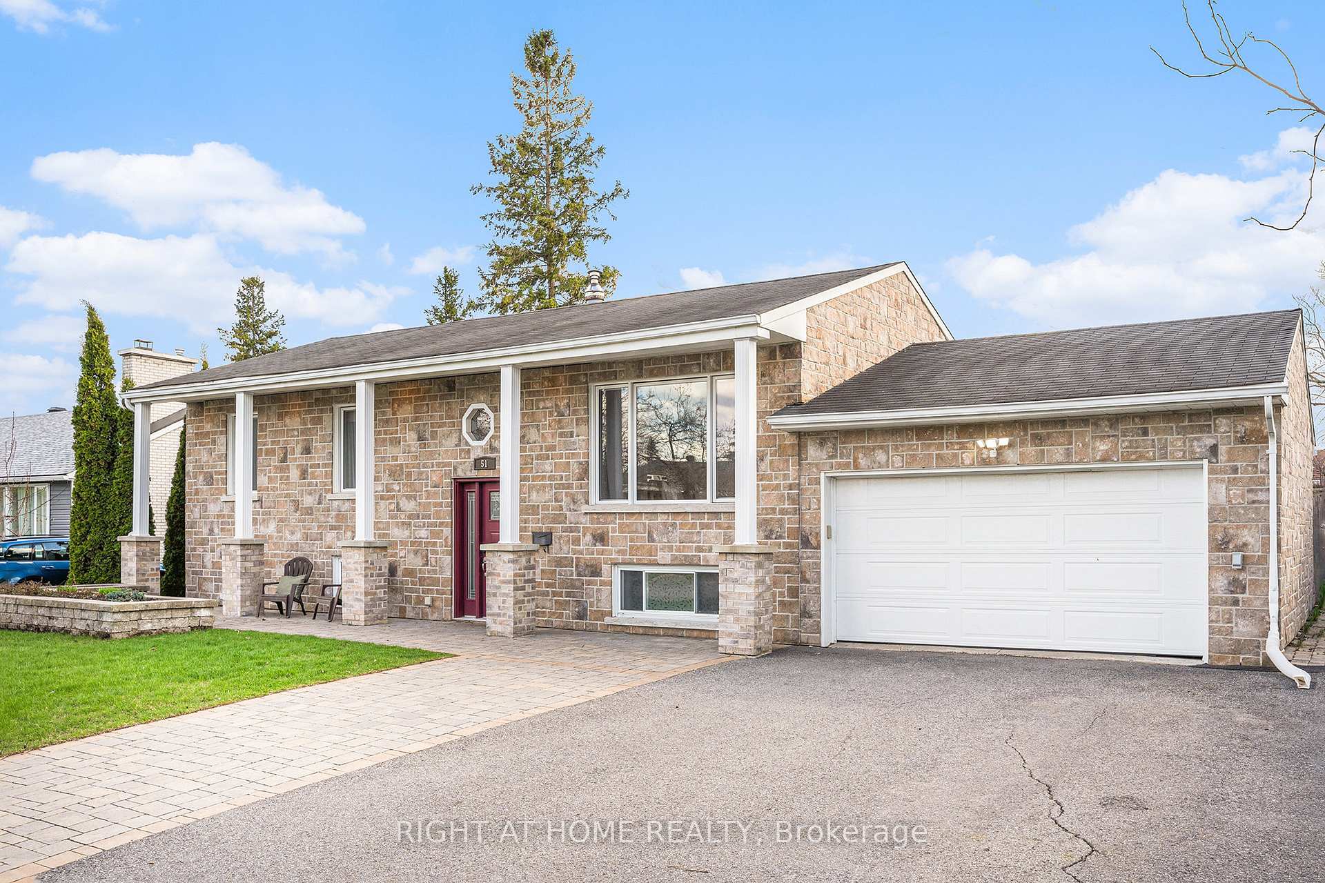 Photo 3 of 51 Keewatin Crescent, Ottawa, Borden Farm/Stewart Farm/Carleton Heights/Parkwood Hills — HOMEH