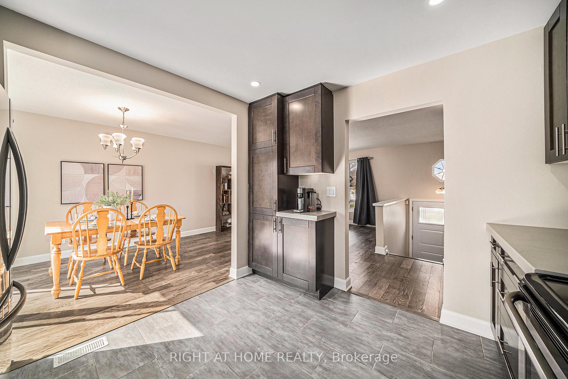 Photo 11 of 51 Keewatin Crescent, Ottawa, Borden Farm/Stewart Farm/Carleton Heights/Parkwood Hills — HOMEH