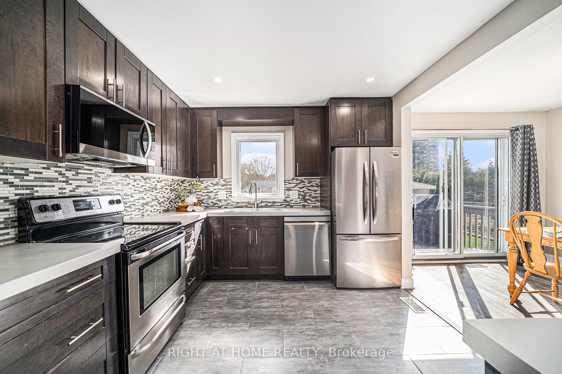 Photo 14 of 51 Keewatin Crescent, Ottawa, Borden Farm/Stewart Farm/Carleton Heights/Parkwood Hills — HOMEH