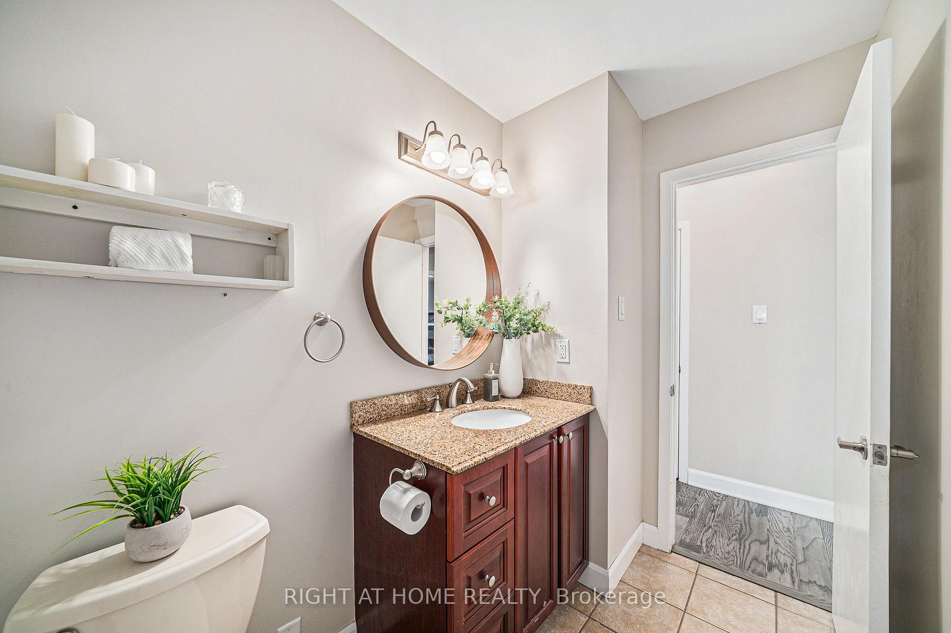 Photo 21 of 51 Keewatin Crescent, Ottawa, Borden Farm/Stewart Farm/Carleton Heights/Parkwood Hills — HOMEH