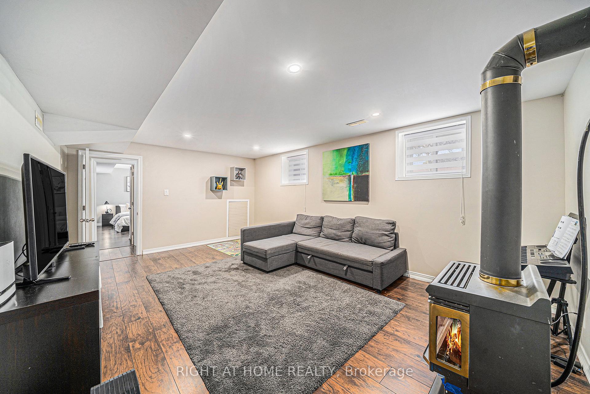 Photo 25 of 51 Keewatin Crescent, Ottawa, Borden Farm/Stewart Farm/Carleton Heights/Parkwood Hills — HOMEH