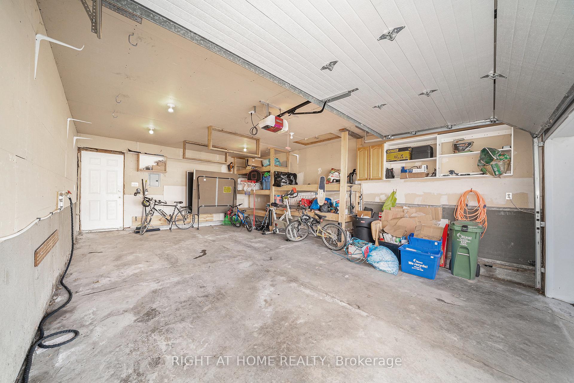 Photo 33 of 51 Keewatin Crescent, Ottawa, Borden Farm/Stewart Farm/Carleton Heights/Parkwood Hills — HOMEH
