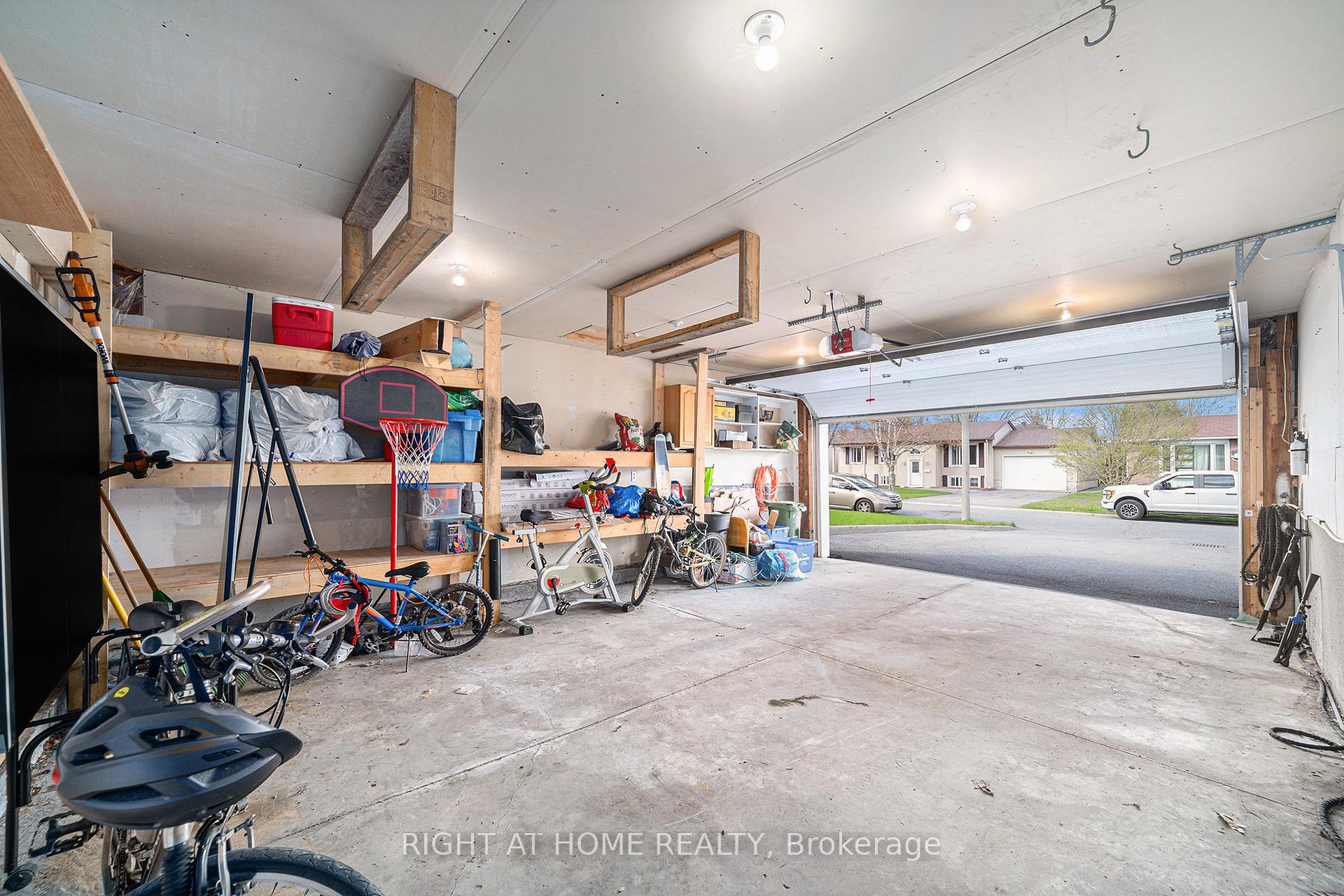 Photo 35 of 51 Keewatin Crescent, Ottawa, Borden Farm/Stewart Farm/Carleton Heights/Parkwood Hills — HOMEH