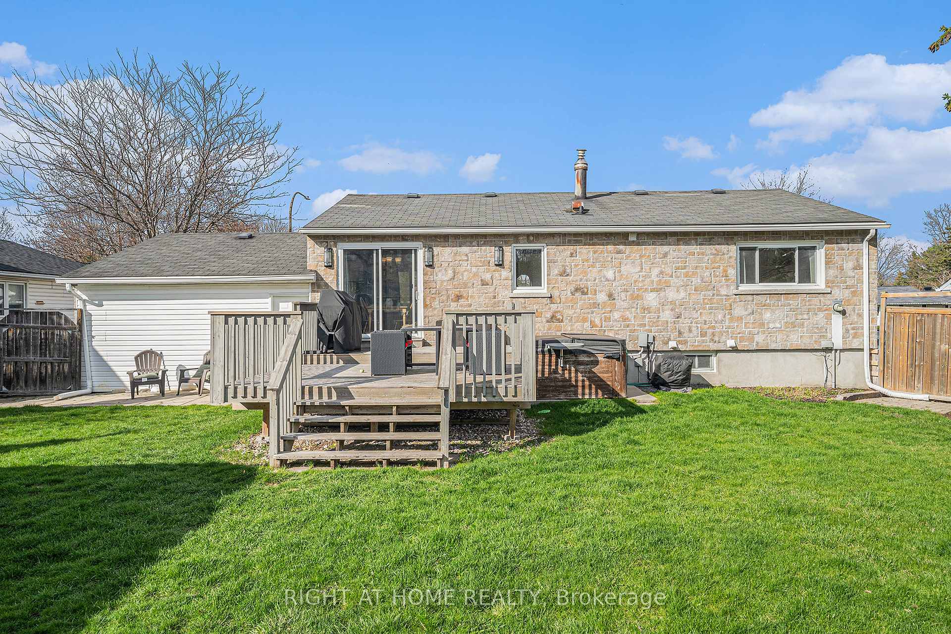 Photo 32 of 51 Keewatin Crescent, Ottawa, Borden Farm/Stewart Farm/Carleton Heights/Parkwood Hills — HOMEH