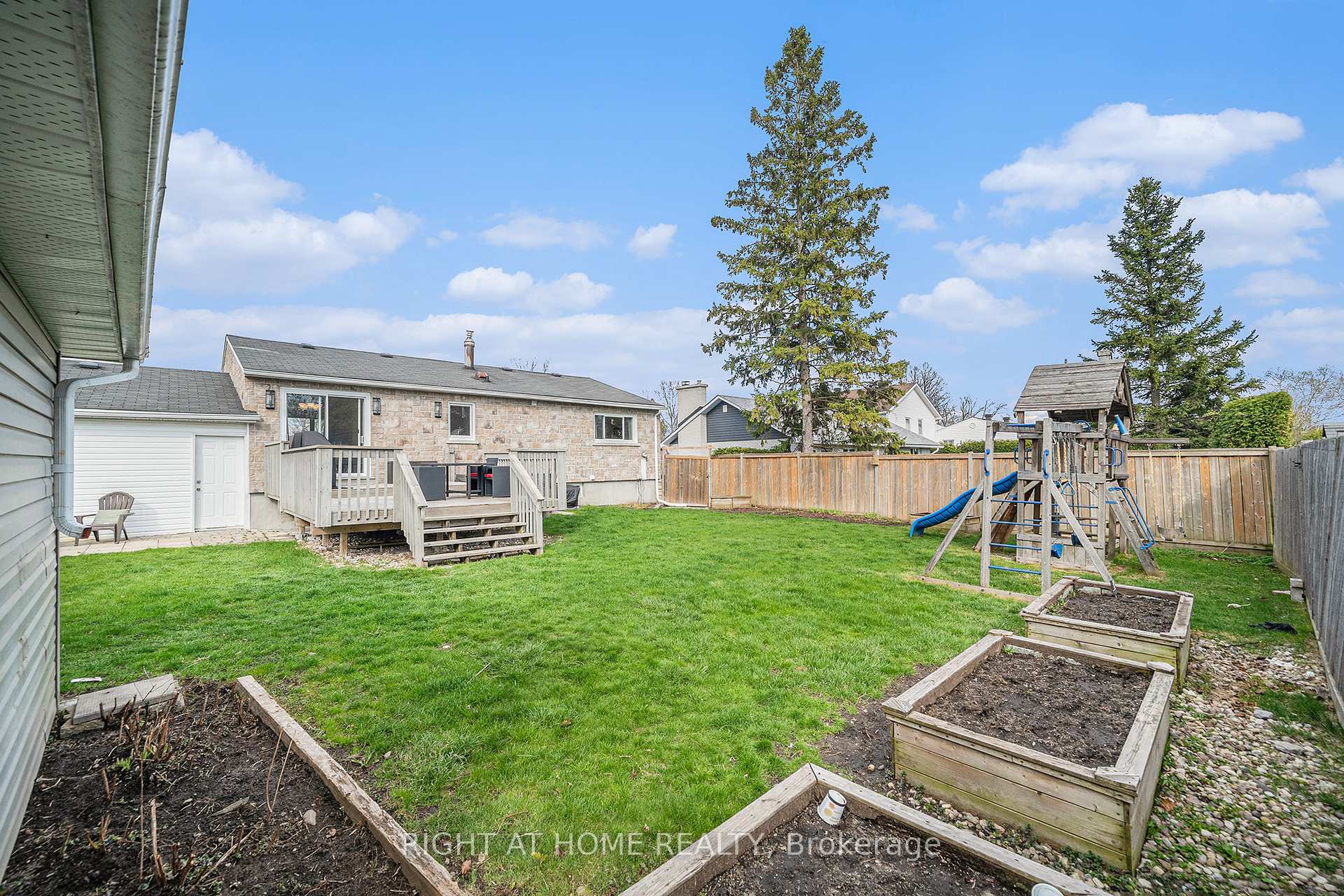 Photo 42 of 51 Keewatin Crescent, Ottawa, Borden Farm/Stewart Farm/Carleton Heights/Parkwood Hills — HOMEH