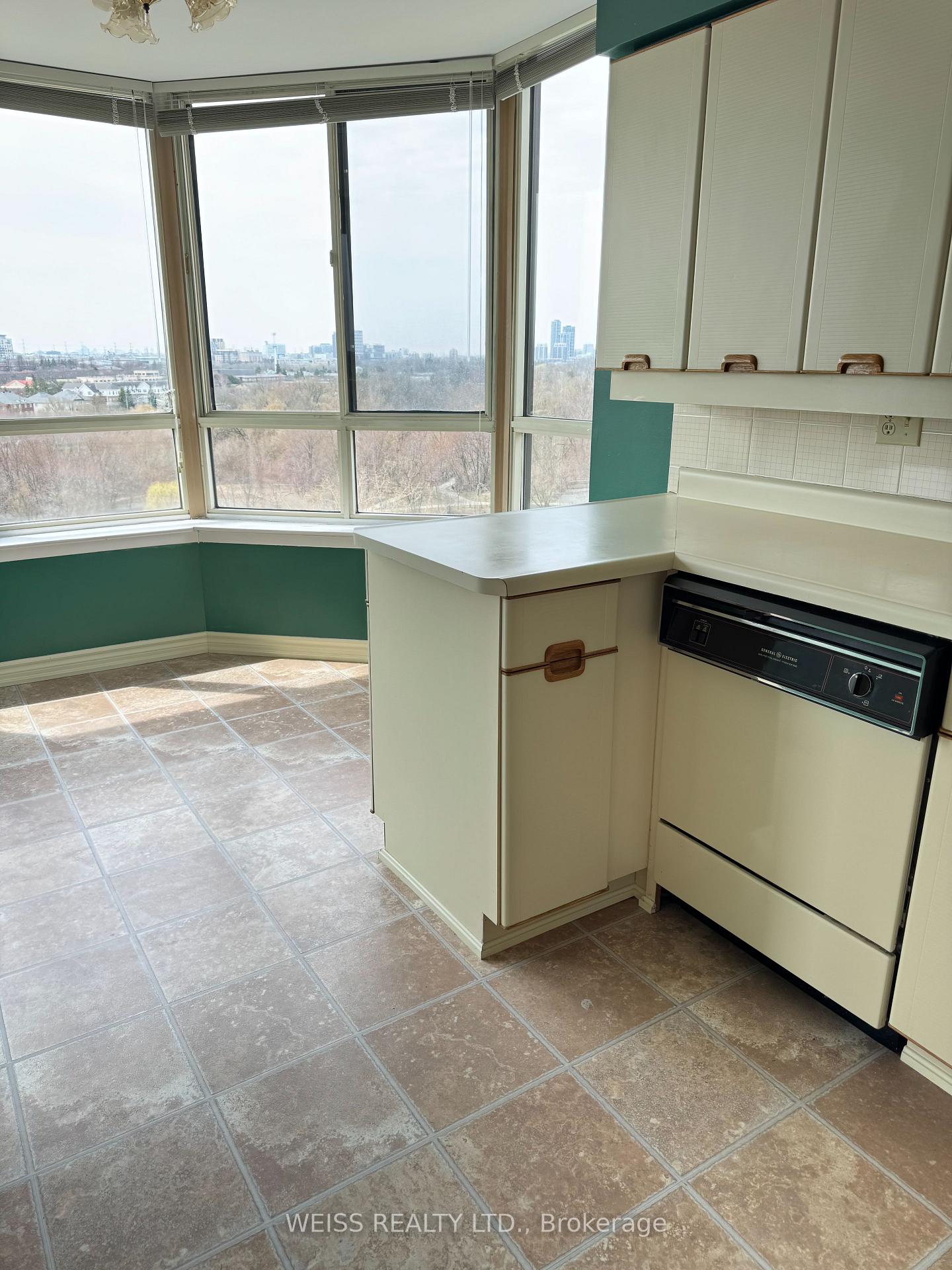 Photo 6 of Unit PH11, 55 Austin Drive, Markham, Markville — HOMEH