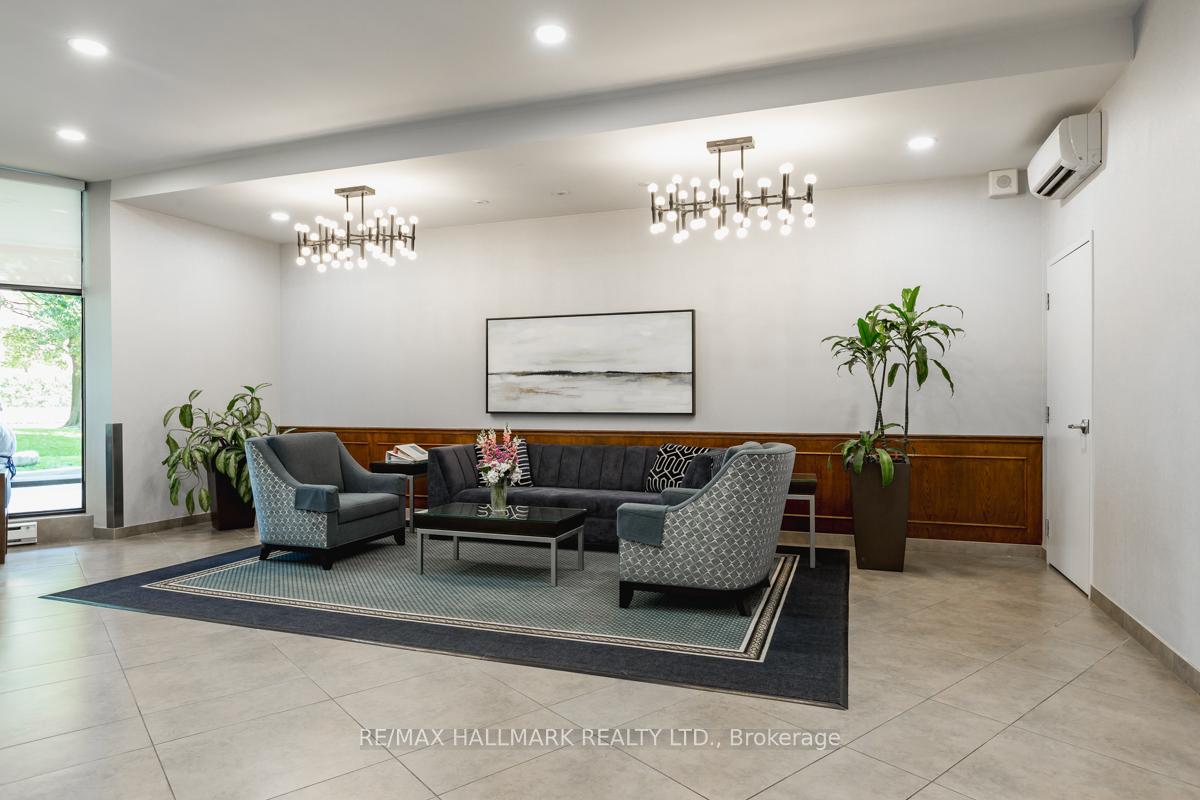 Photo 2 of Unit 802, 980 Broadview Avenue, Toronto, Broadview North — HOMEH