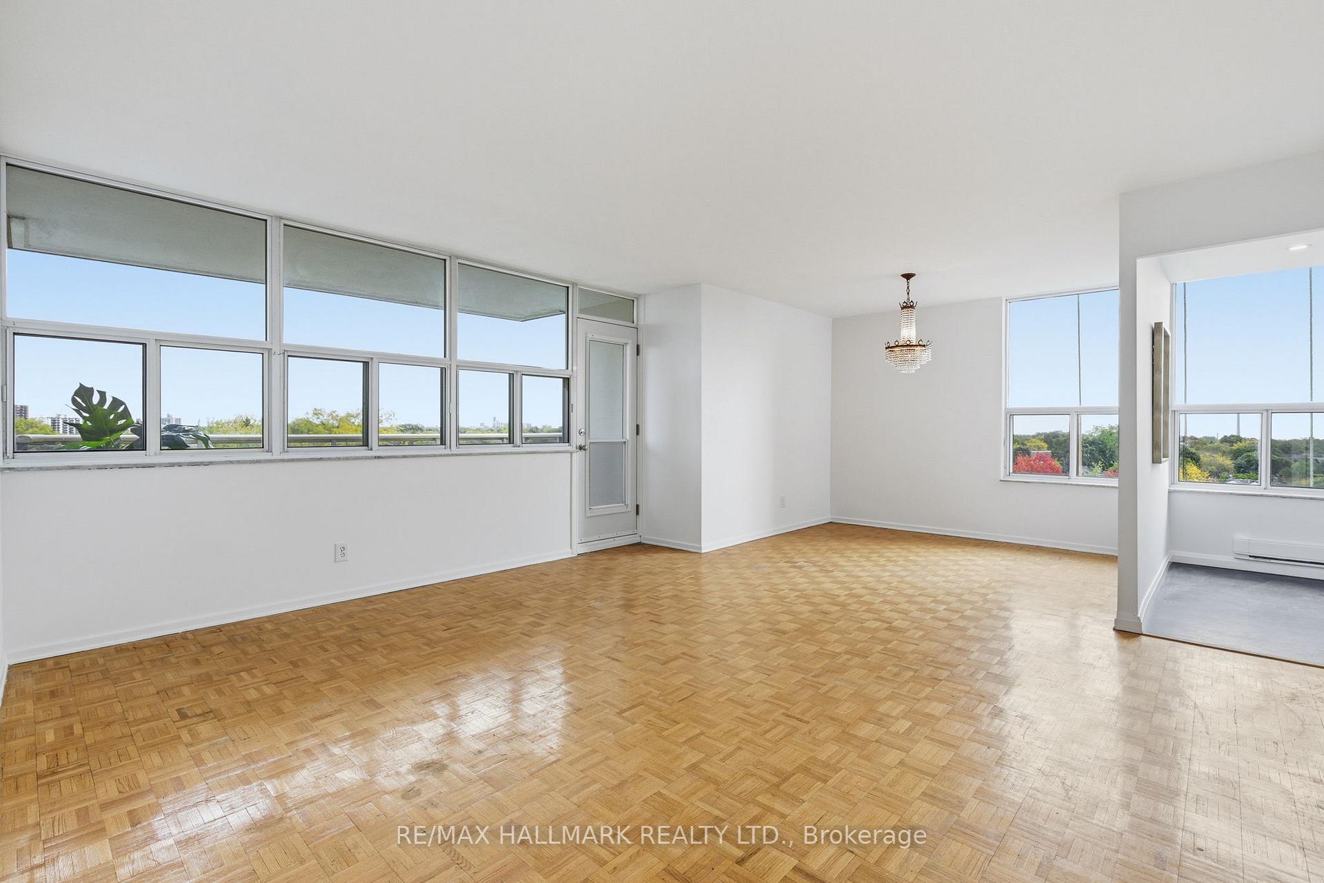 Photo 3 of Unit 802, 980 Broadview Avenue, Toronto, Broadview North — HOMEH