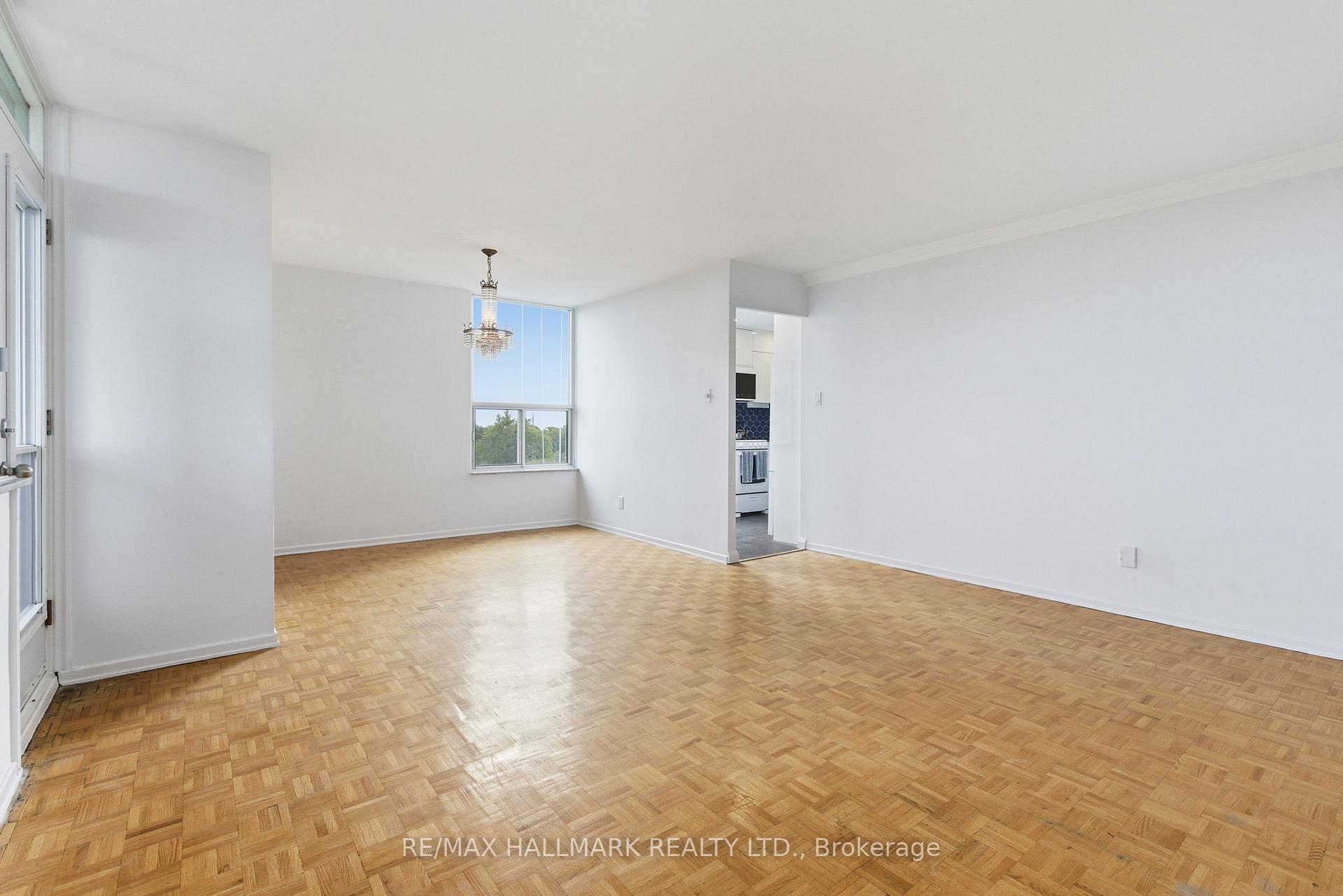 Photo 4 of Unit 802, 980 Broadview Avenue, Toronto, Broadview North — HOMEH