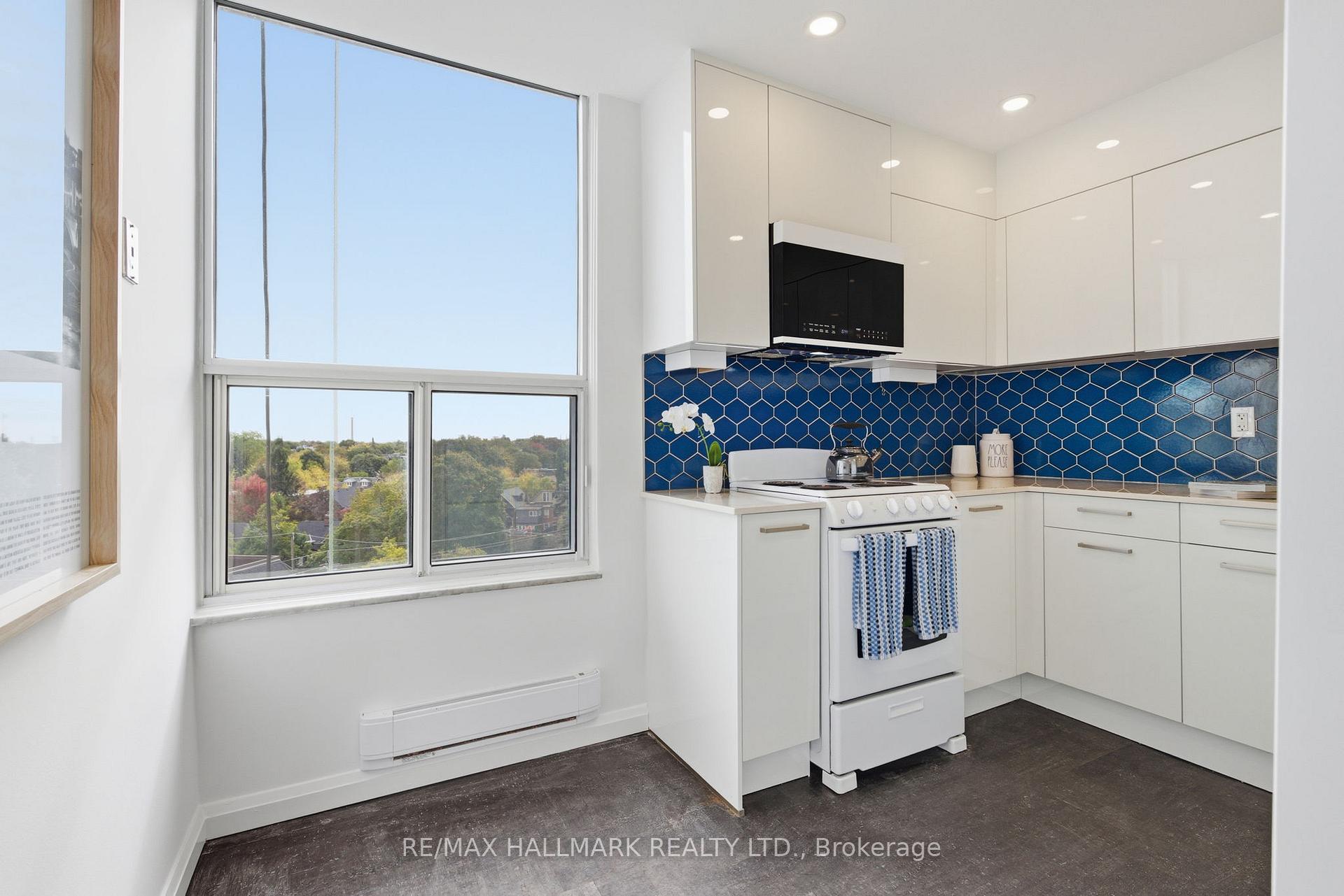 Photo 5 of Unit 802, 980 Broadview Avenue, Toronto, Broadview North — HOMEH