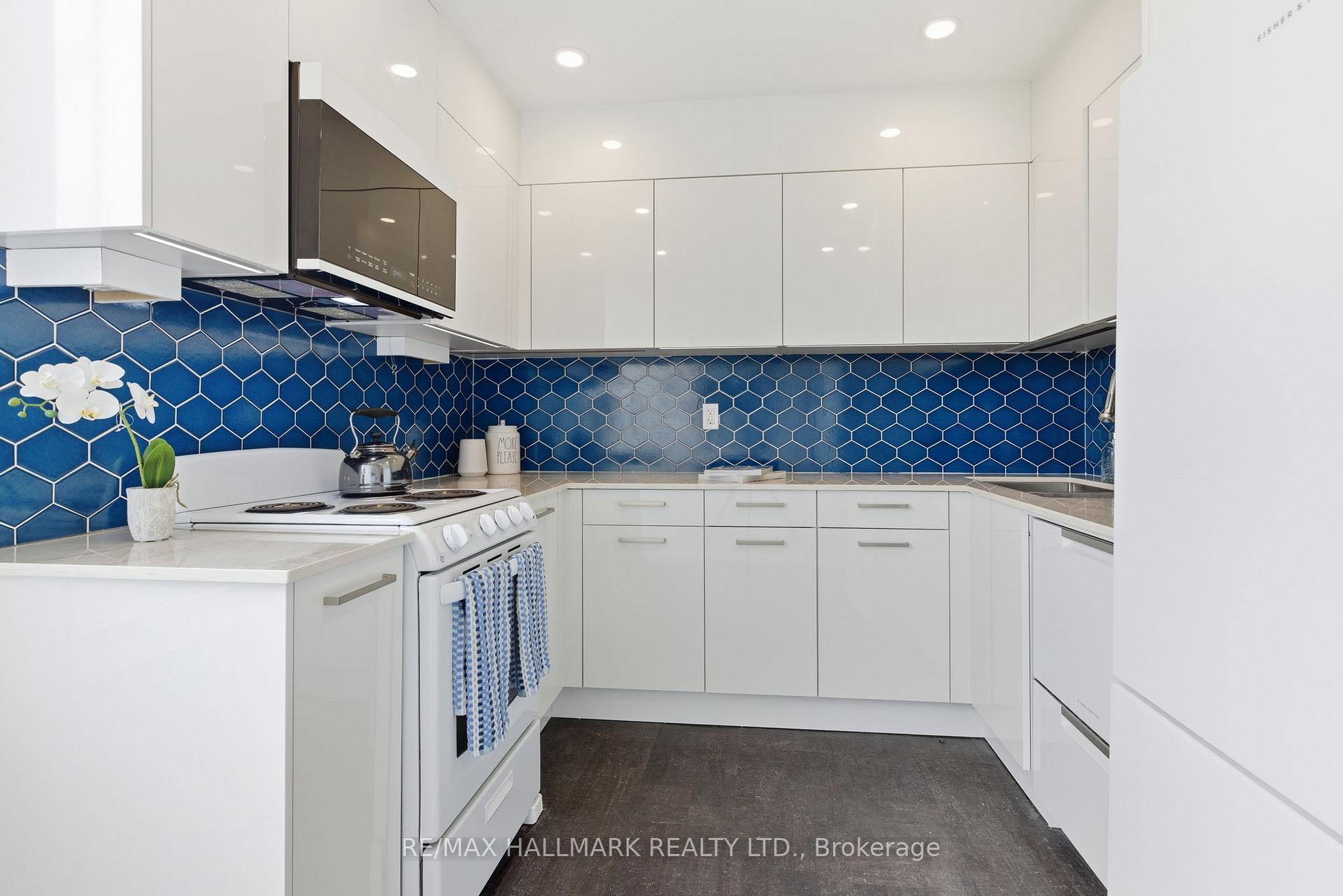 Photo 6 of Unit 802, 980 Broadview Avenue, Toronto, Broadview North — HOMEH