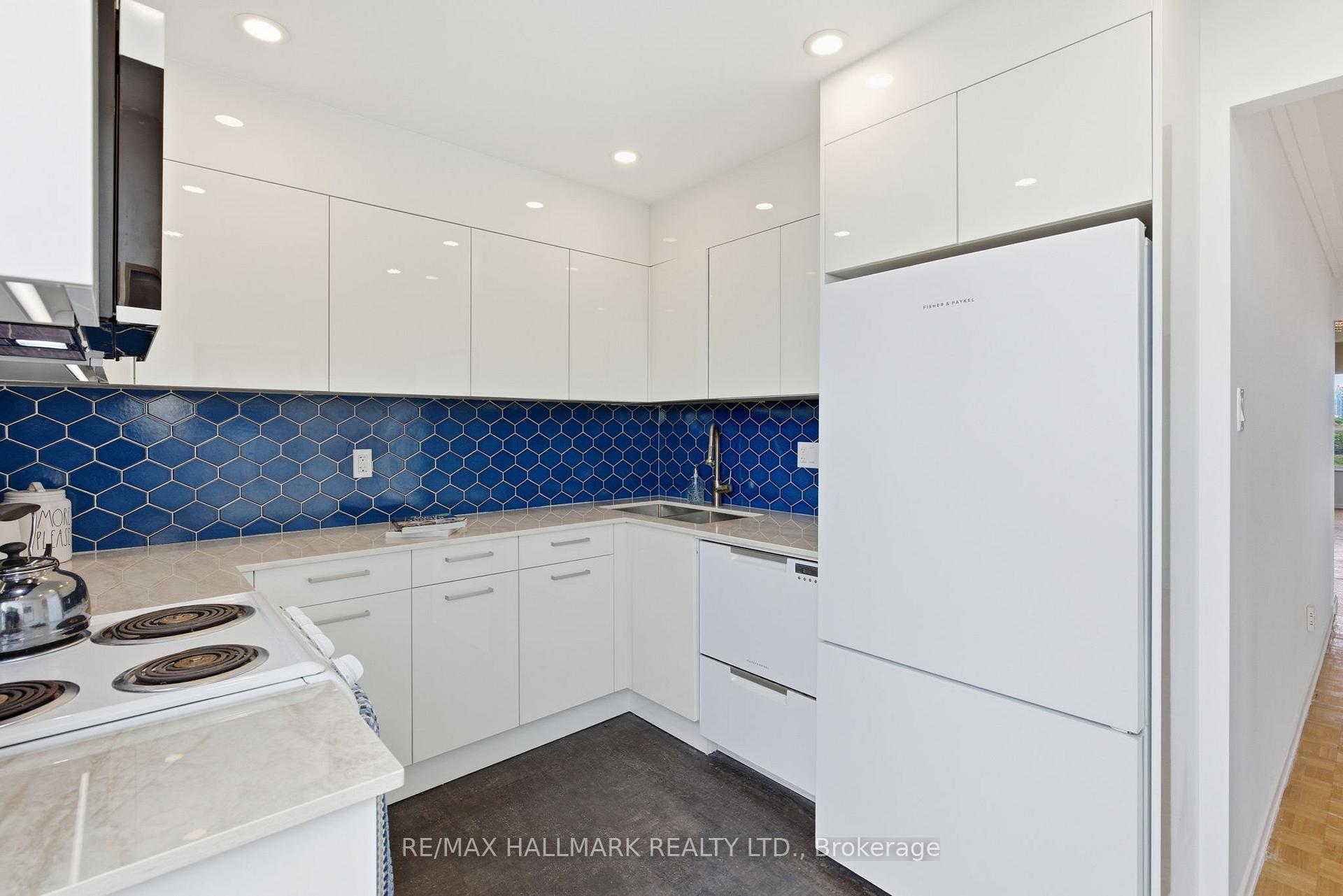 Photo 7 of Unit 802, 980 Broadview Avenue, Toronto, Broadview North — HOMEH