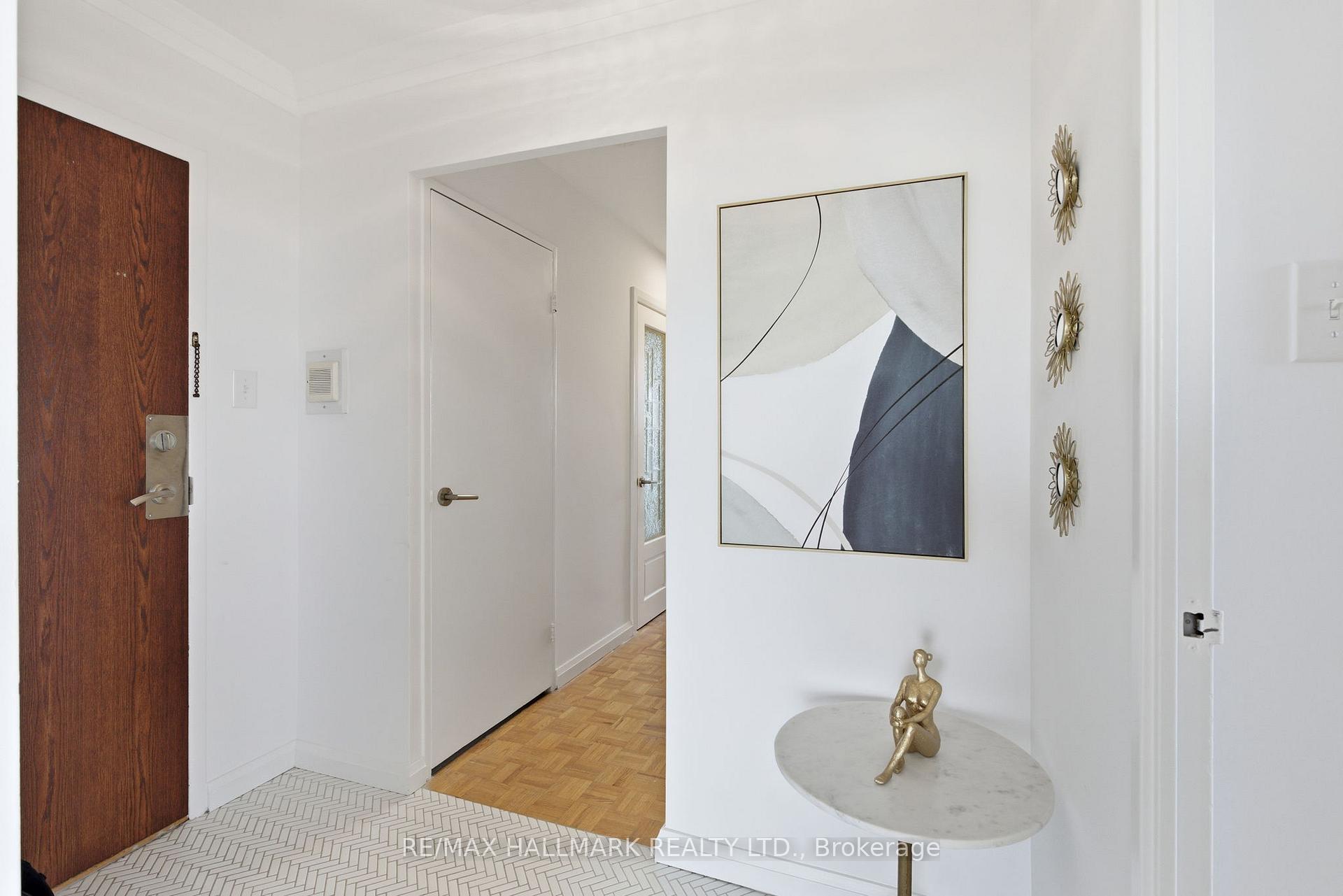 Photo 8 of Unit 802, 980 Broadview Avenue, Toronto, Broadview North — HOMEH