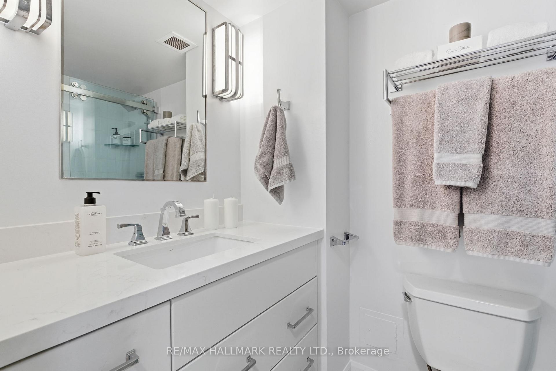 Photo 11 of Unit 802, 980 Broadview Avenue, Toronto, Broadview North — HOMEH