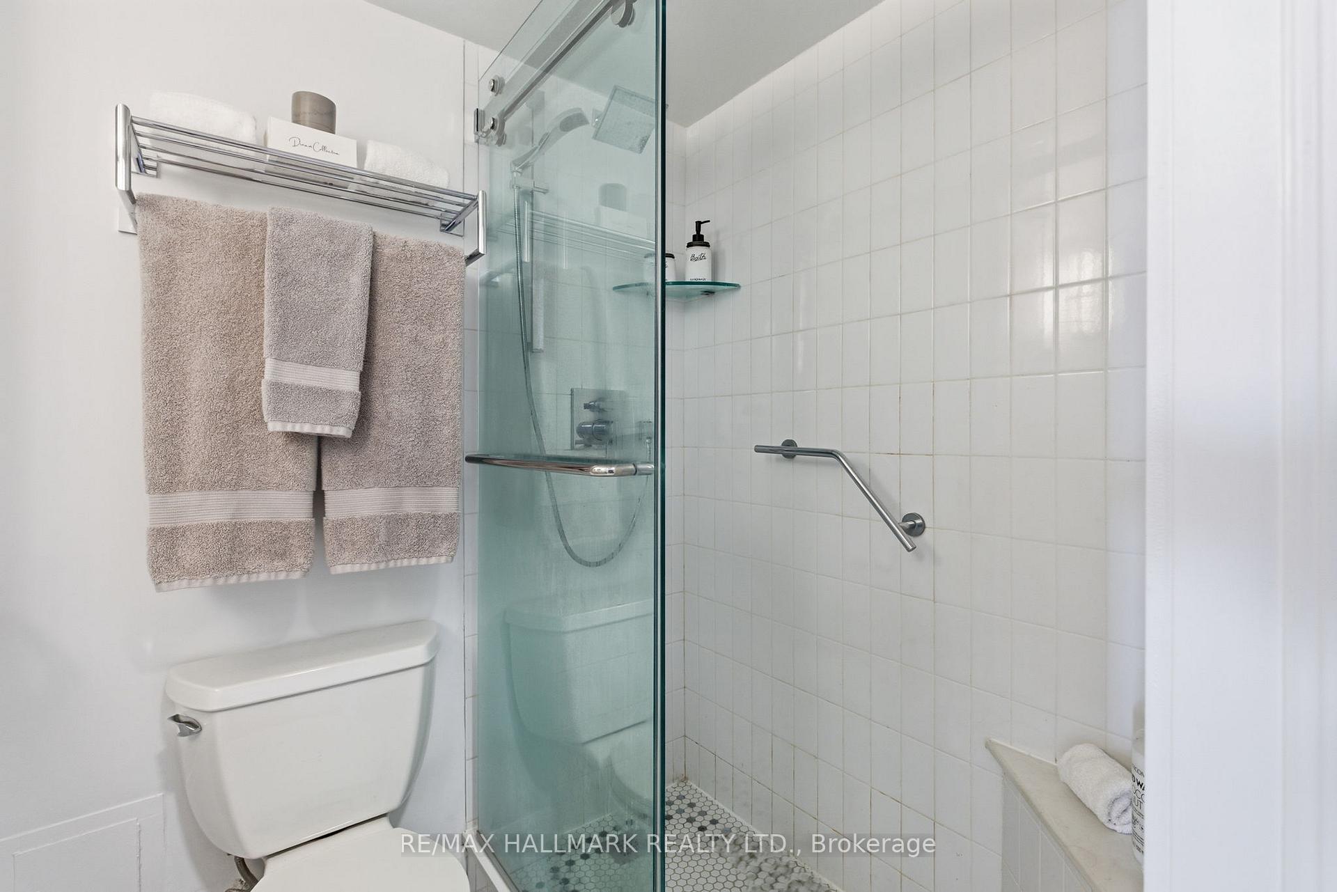 Photo 12 of Unit 802, 980 Broadview Avenue, Toronto, Broadview North — HOMEH