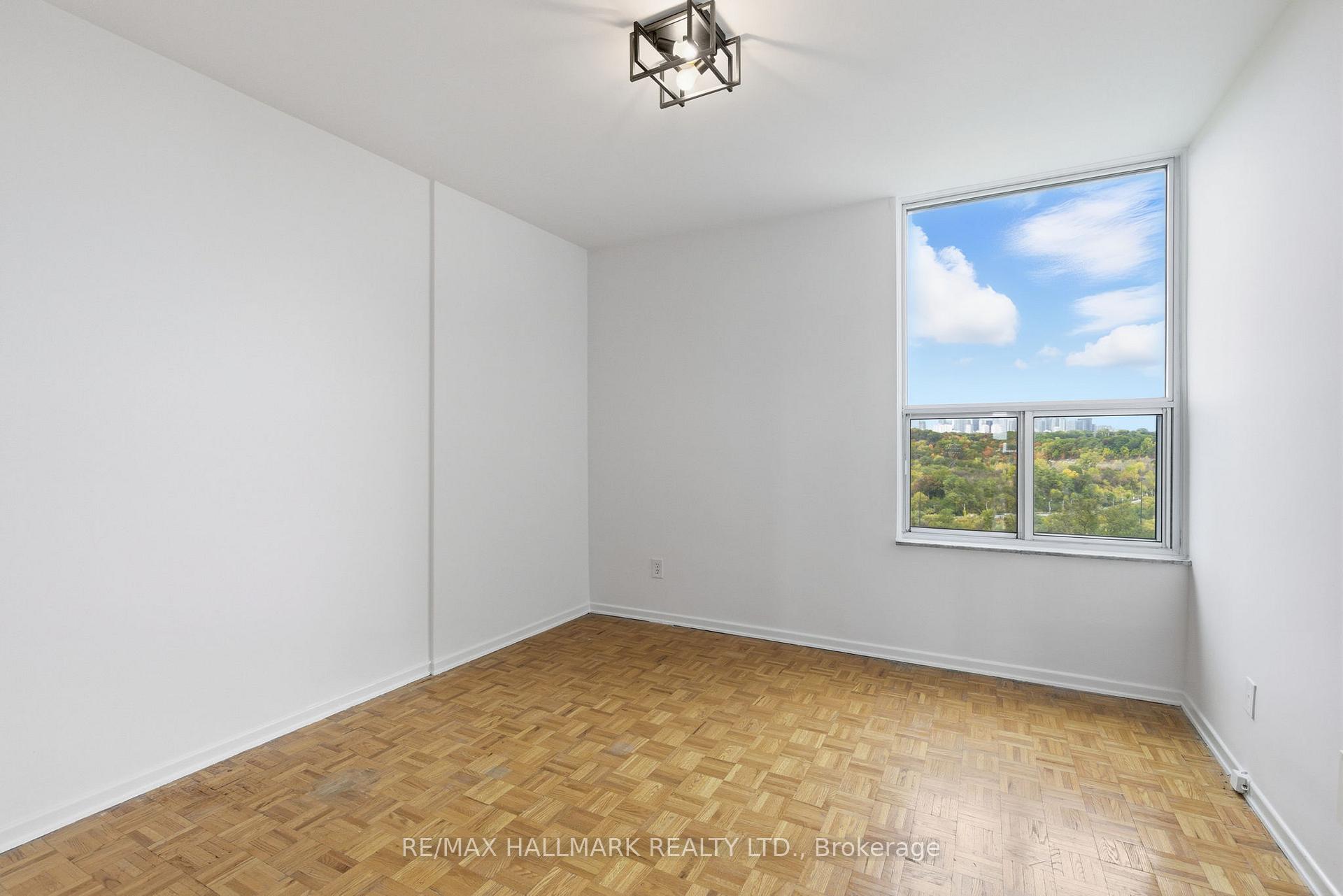 Photo 13 of Unit 802, 980 Broadview Avenue, Toronto, Broadview North — HOMEH