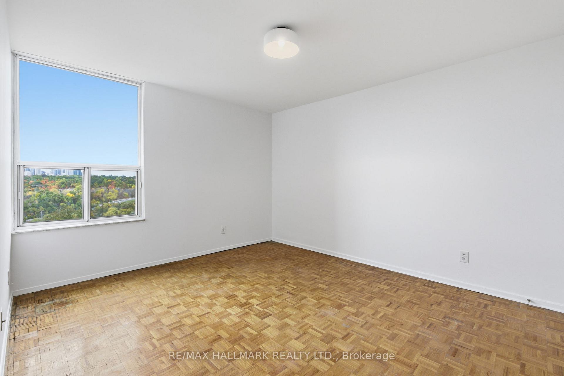 Photo 14 of Unit 802, 980 Broadview Avenue, Toronto, Broadview North — HOMEH