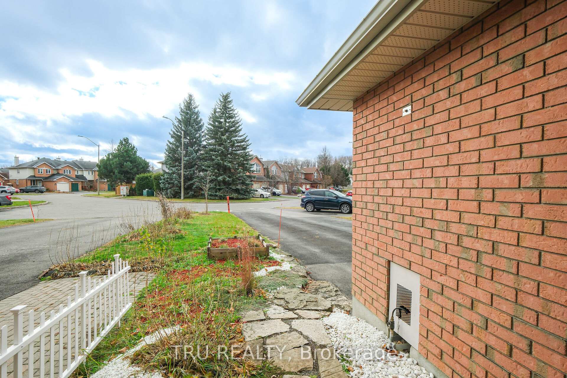Photo 3 of 4323 Sunwood Crescent, Ottawa, Carson Grove — HOMEH