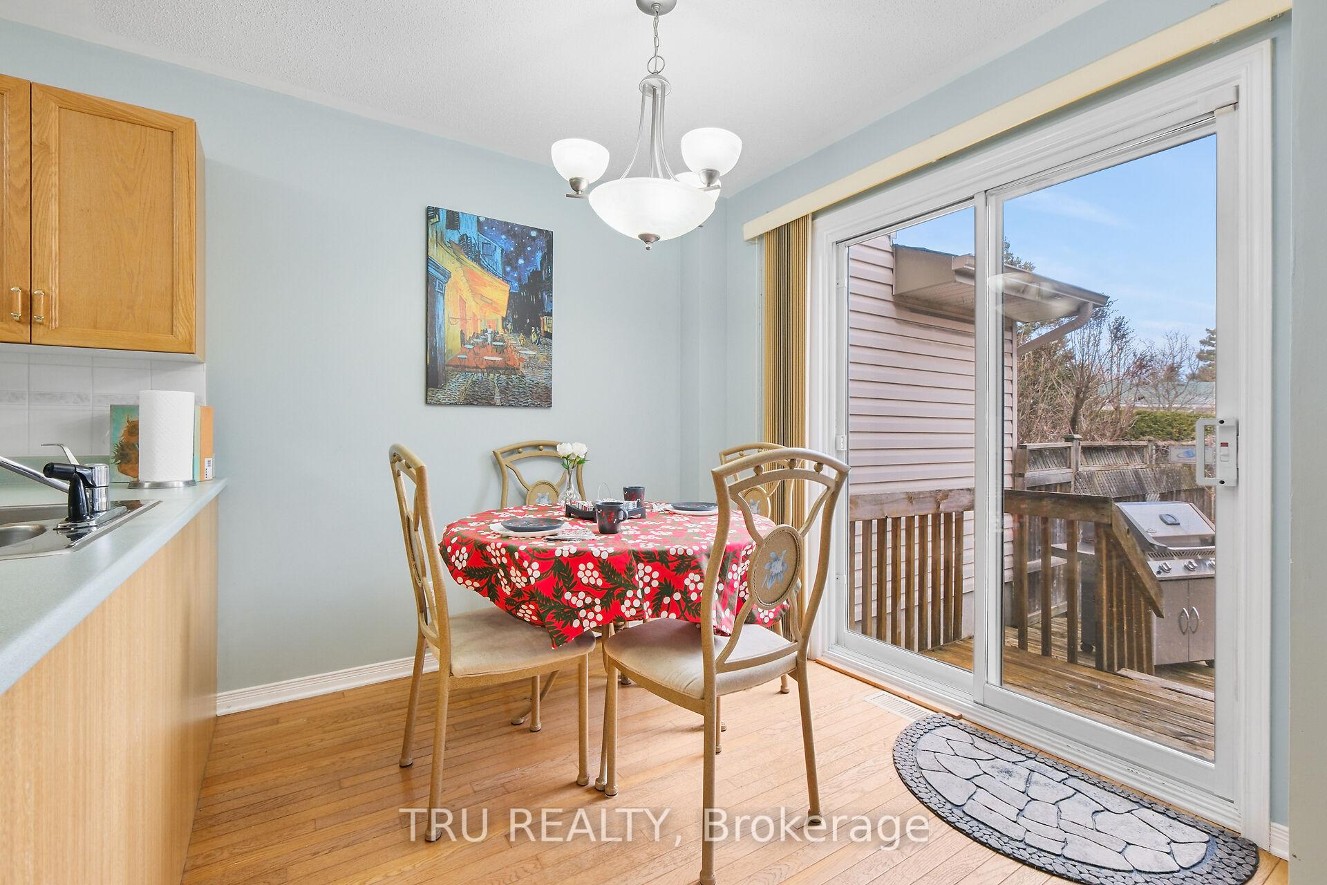 Photo 8 of 4323 Sunwood Crescent, Ottawa, Carson Grove — HOMEH